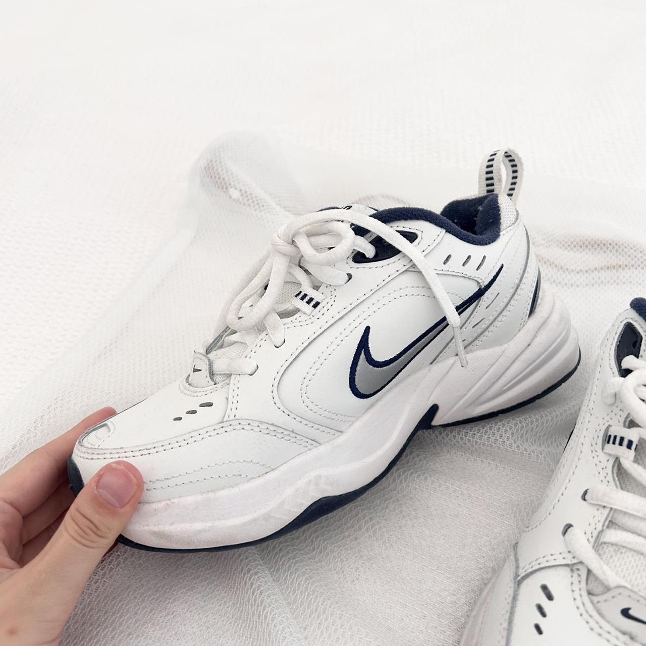 nike womens monarch