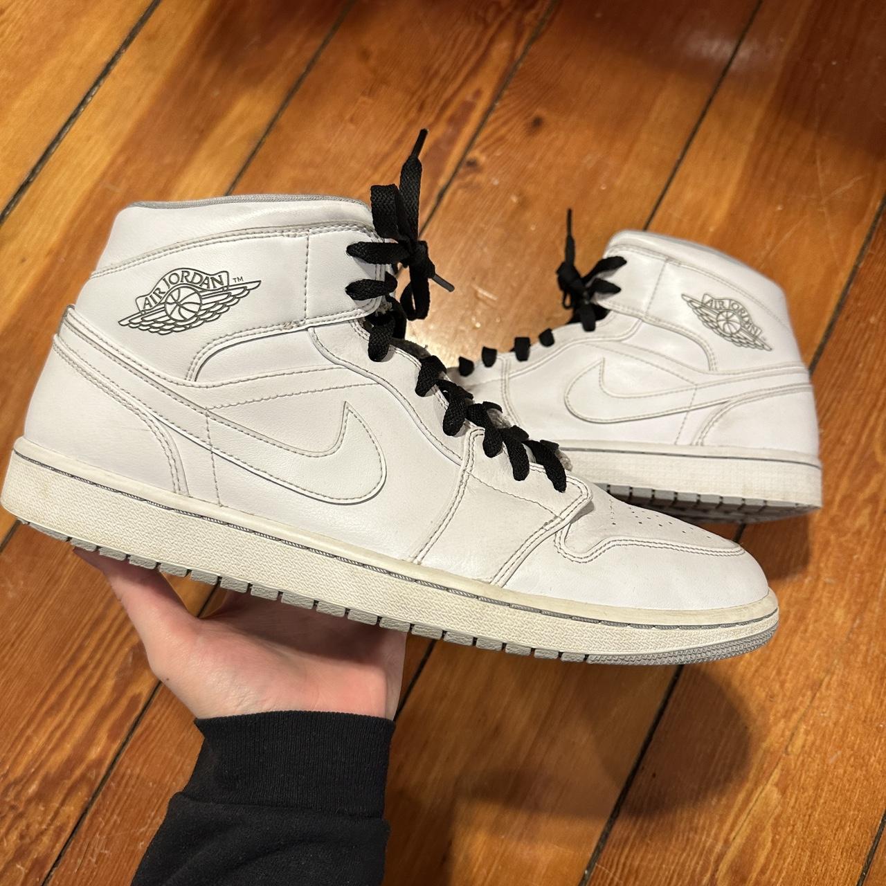 mens all white jordan 1