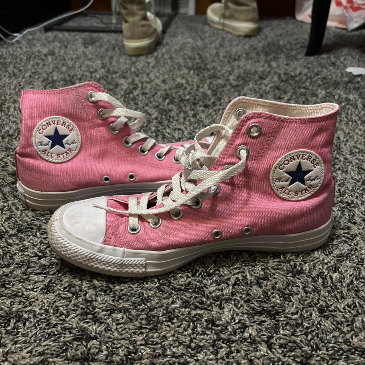 Pink Converse Women s size 8.5 Lightly used can be