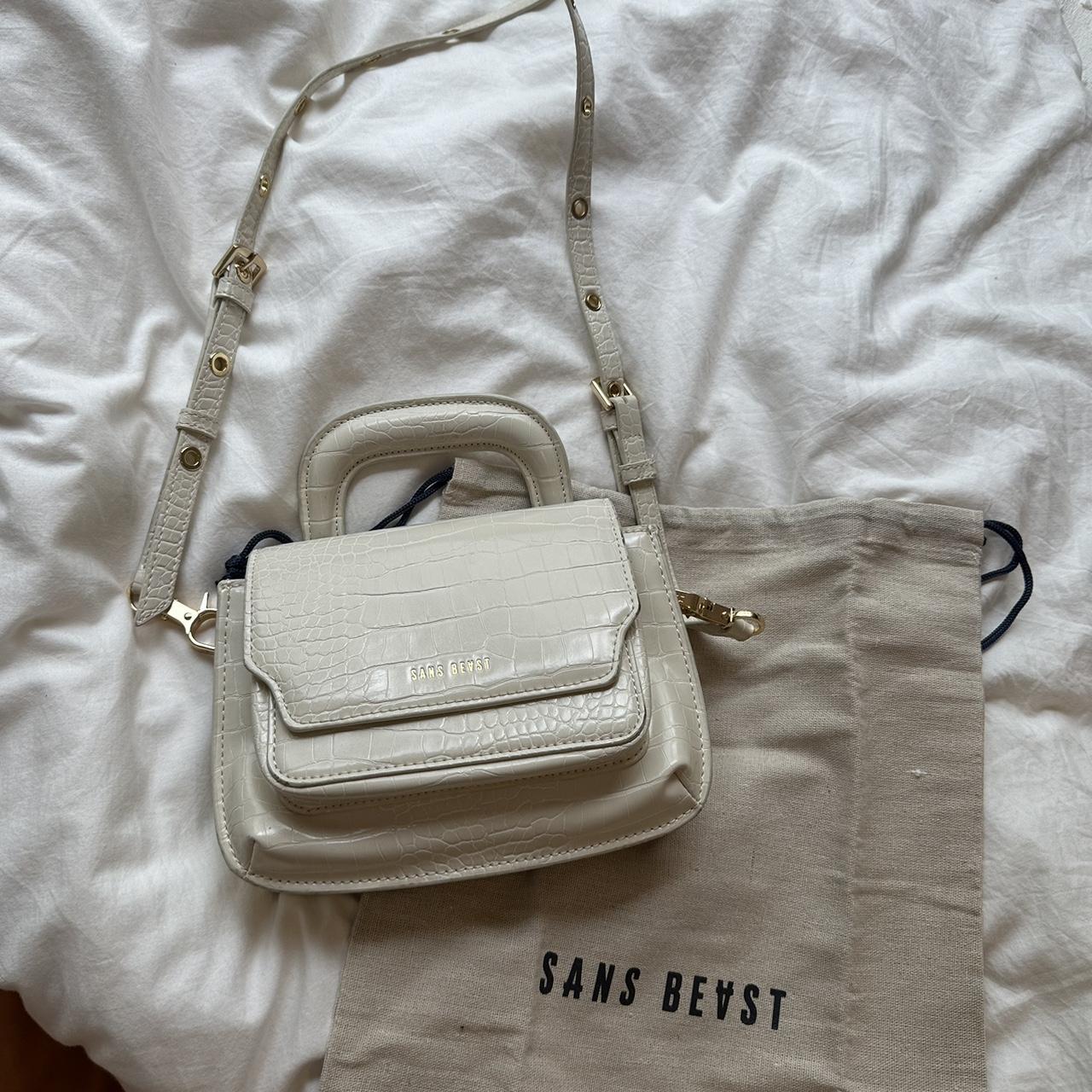 White Sans beast bag, only used a few times.... - Depop