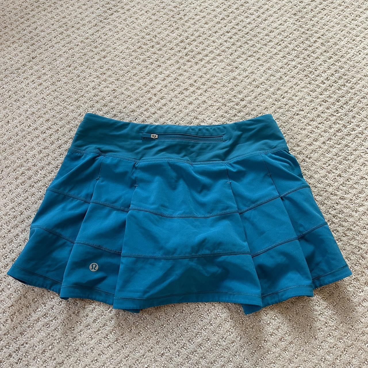 teal lululemon skirt - size 4 - Depop