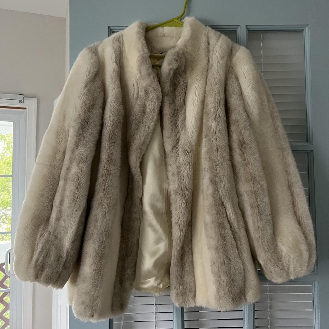 Central Park zoo Fur coat! I love it but never find... - Depop