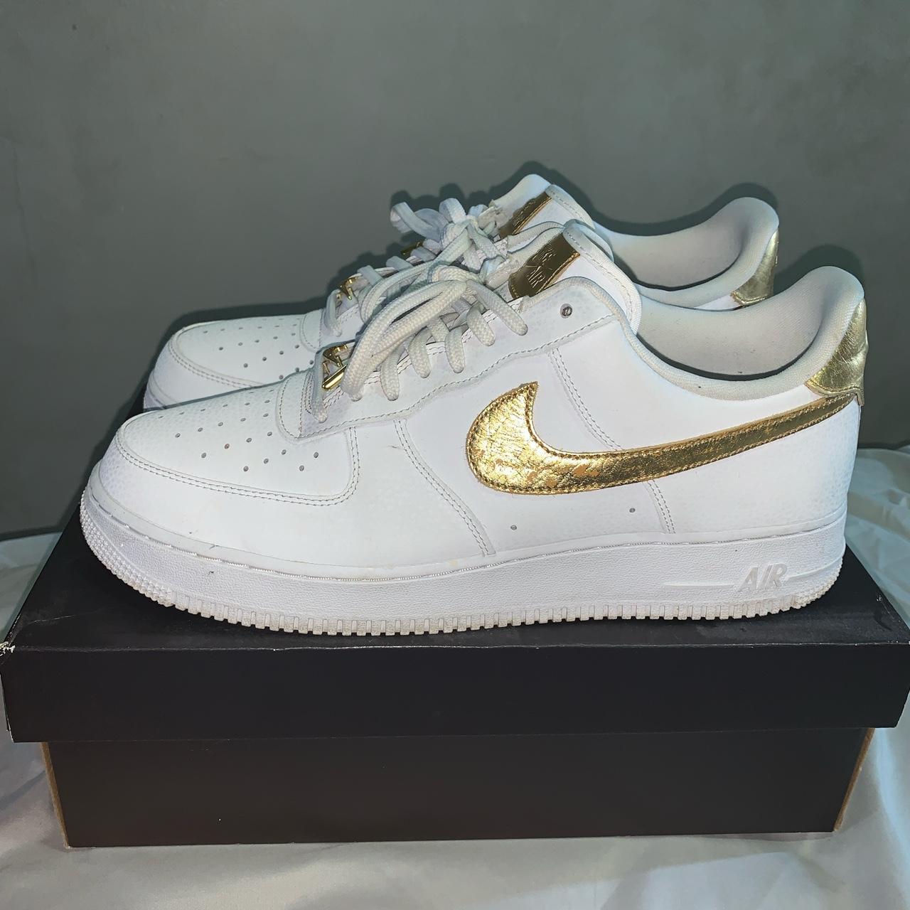 Nike Men's White and Gold Trainers | Depop