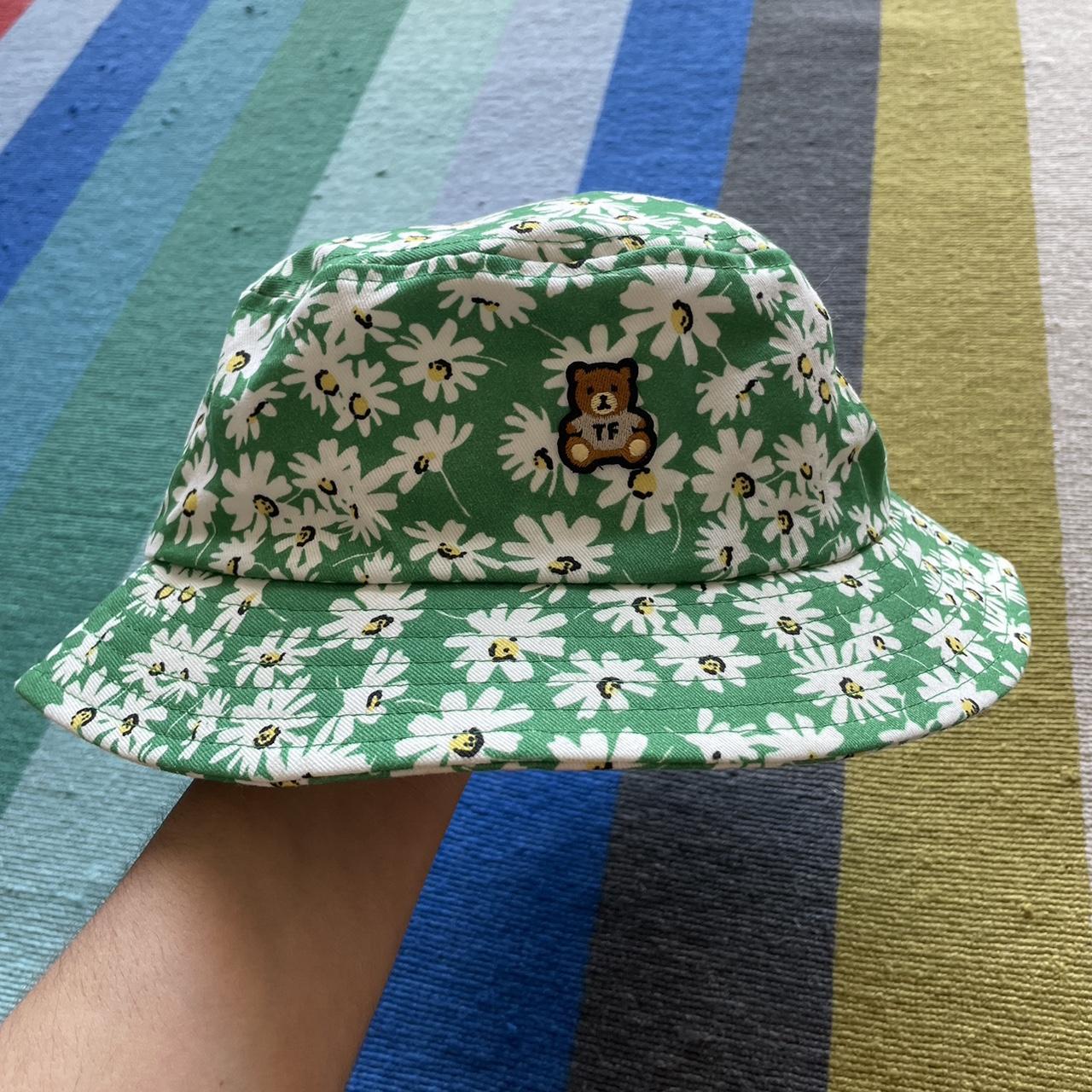 Teddy Fresh green and white floral bucket hat - Depop