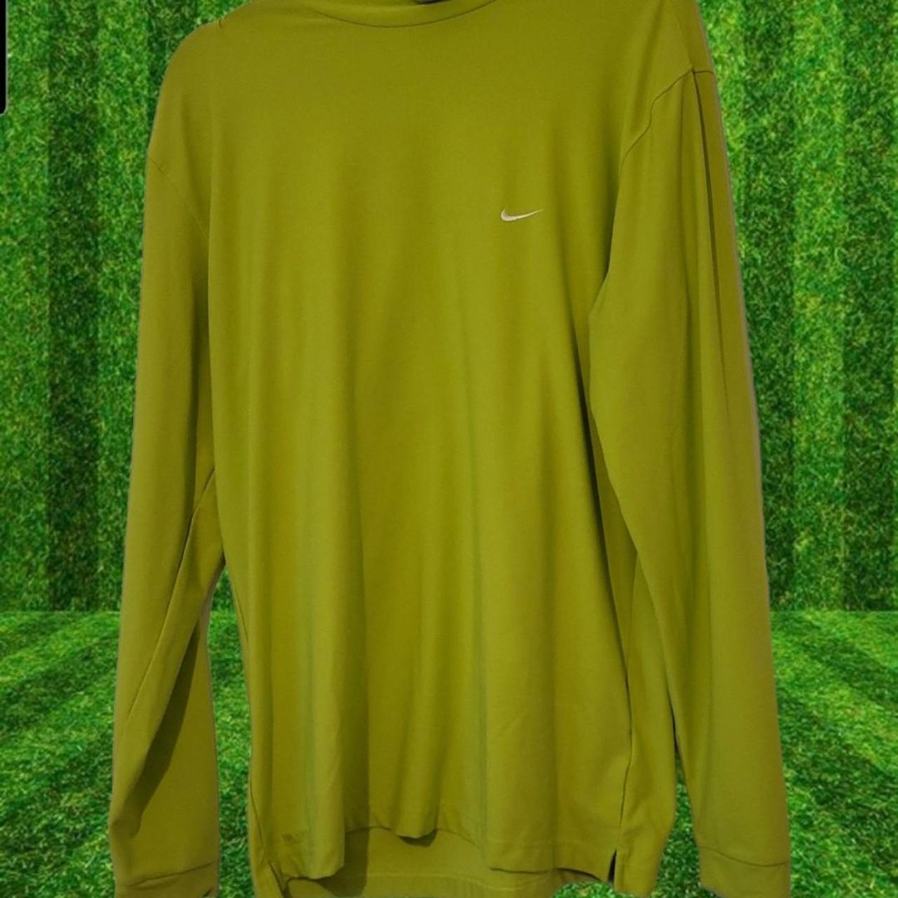 Nike Men's Green Tshirt Depop