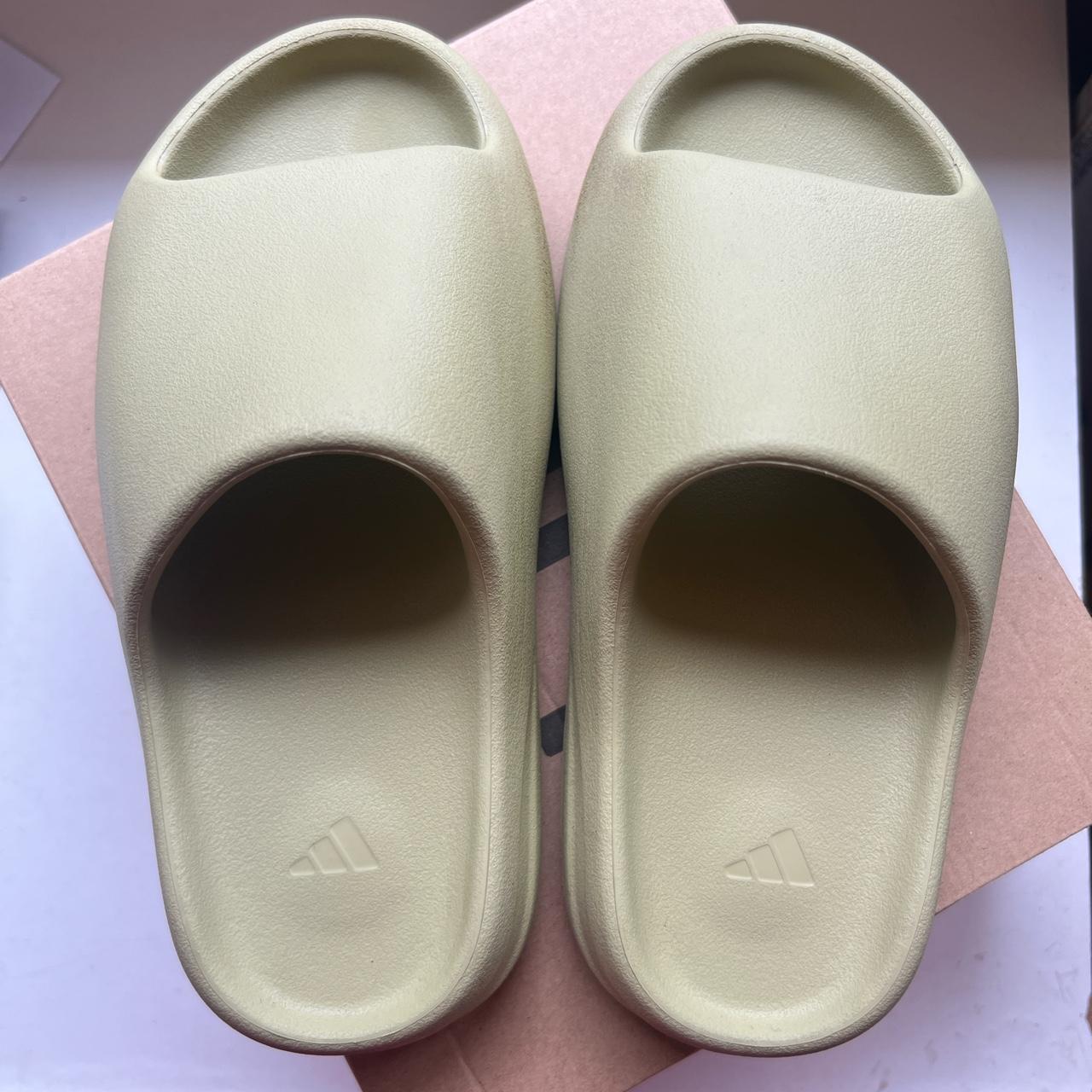 #YEEZY slides resin • size 5 • perfect condition... - Depop