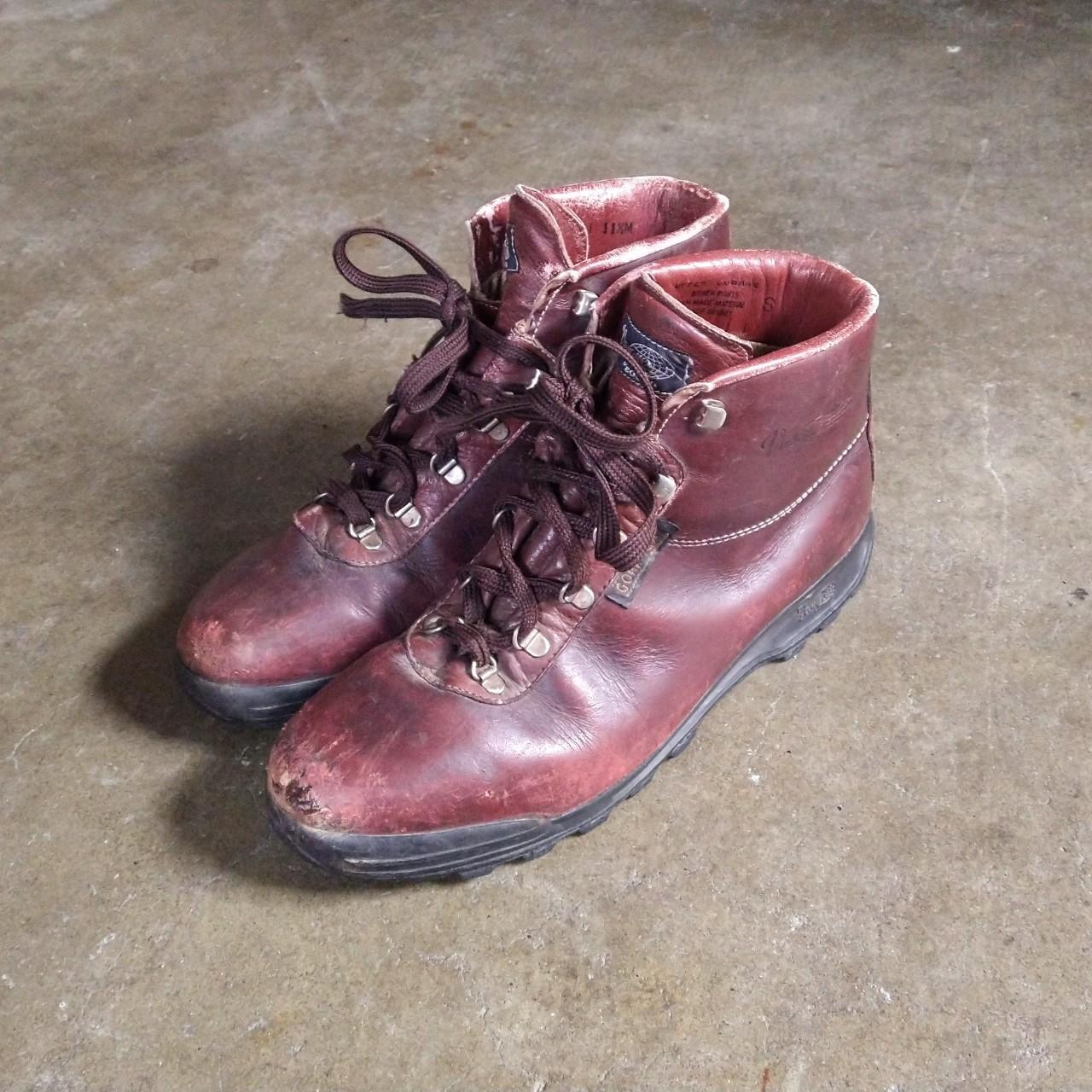 vasque boots black
