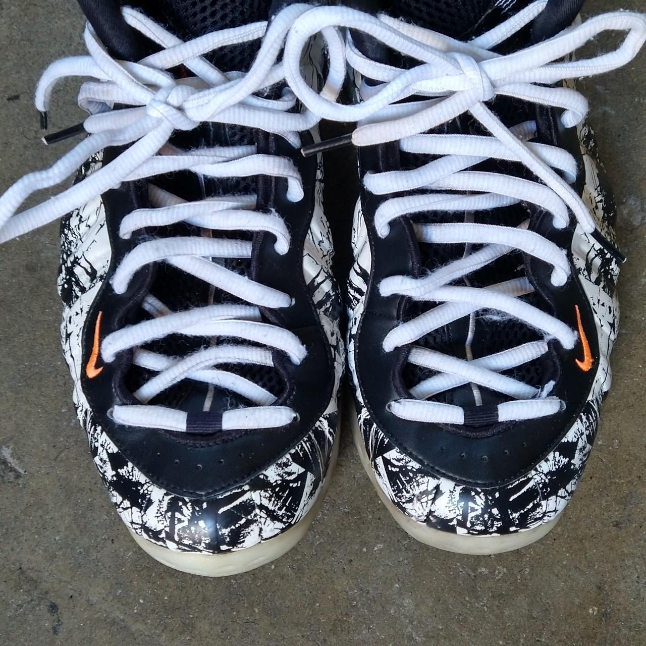 black and white foams 2019