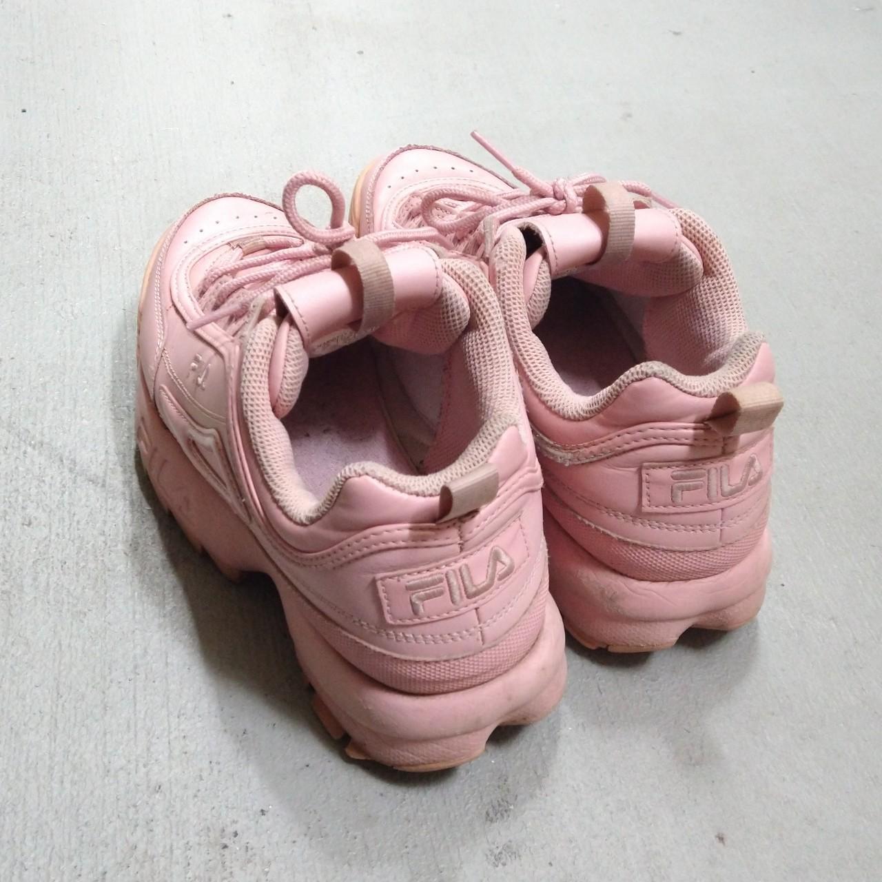 Hot pink deals fila trainers