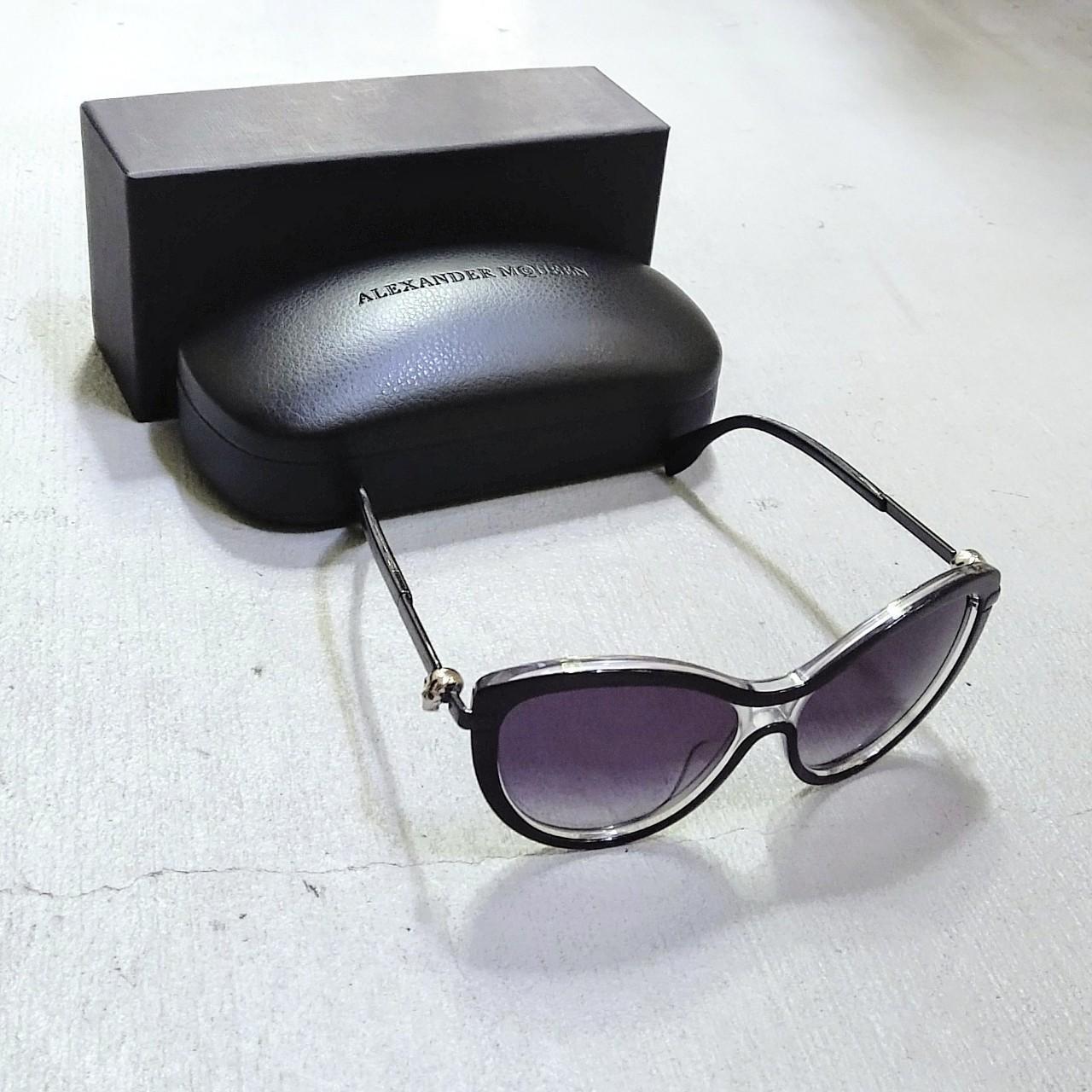 Alexander mcqueen outlet sunglasses case