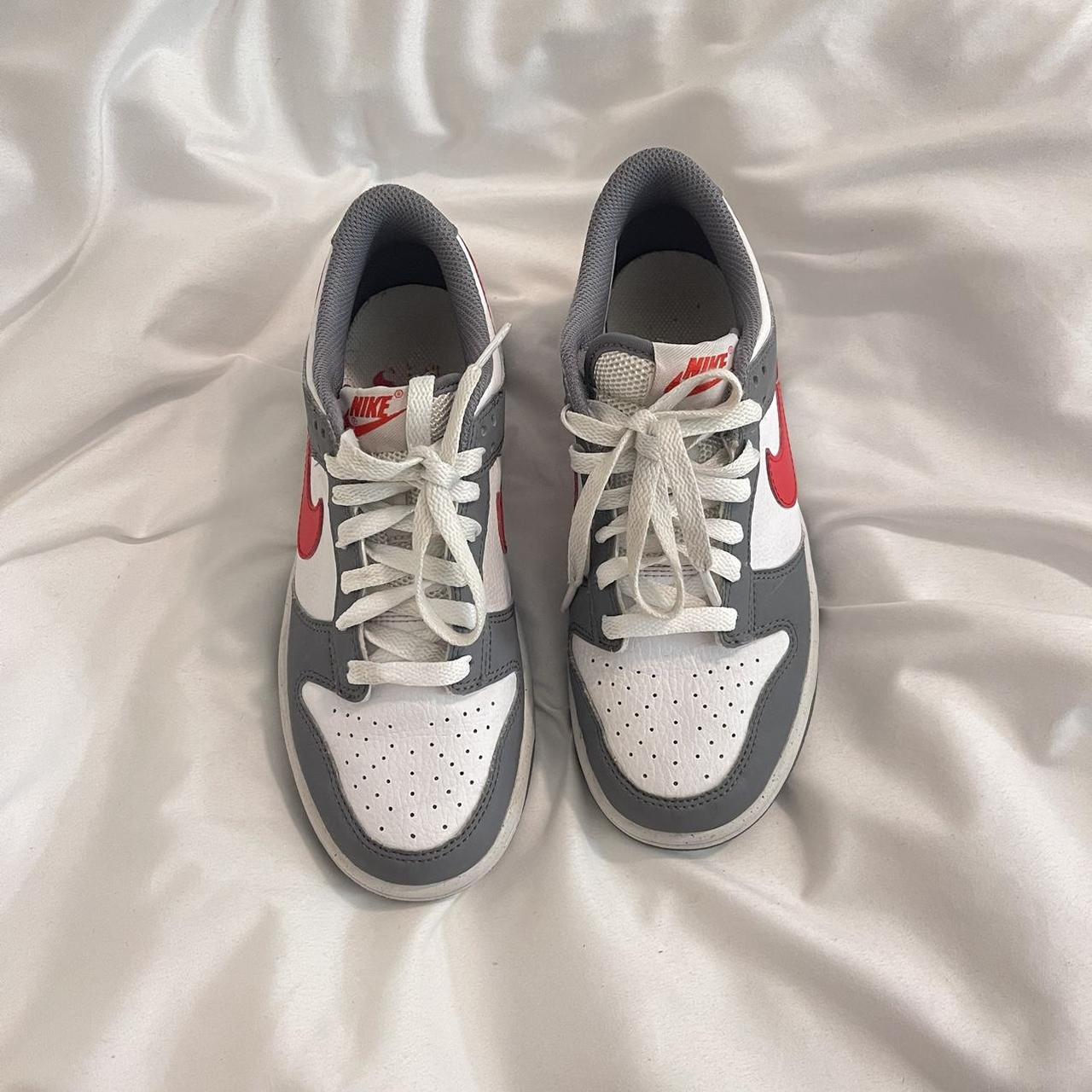 womens light grey nike shoes