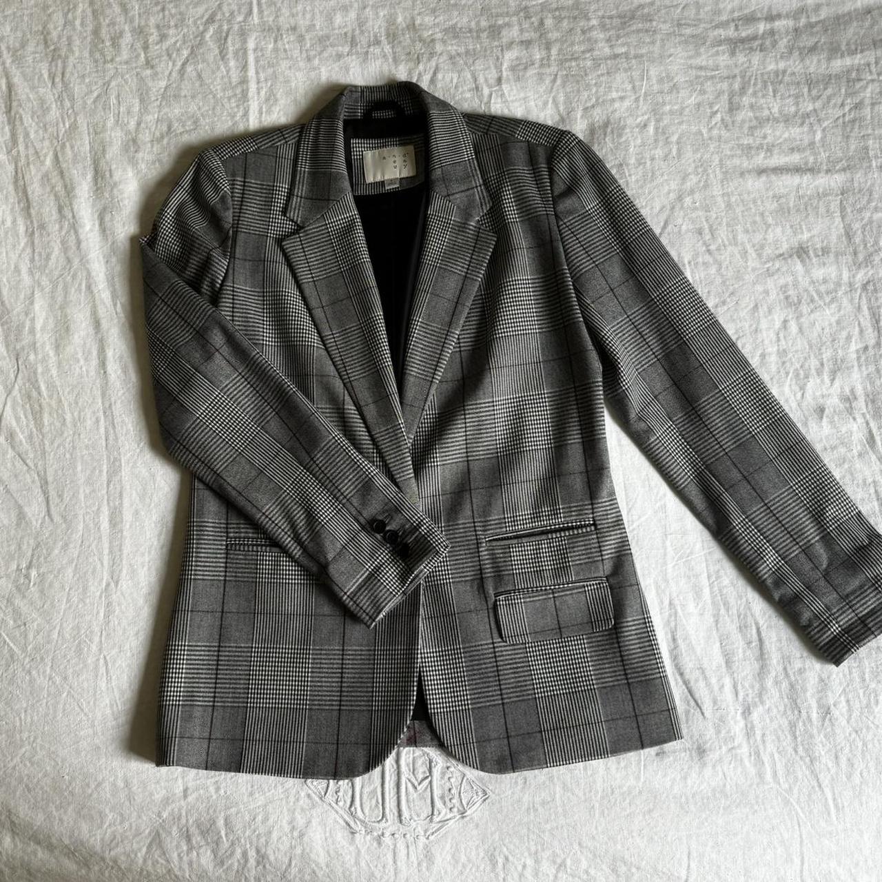 Grey plaid blazer with very light shoulder padding.... - Depop