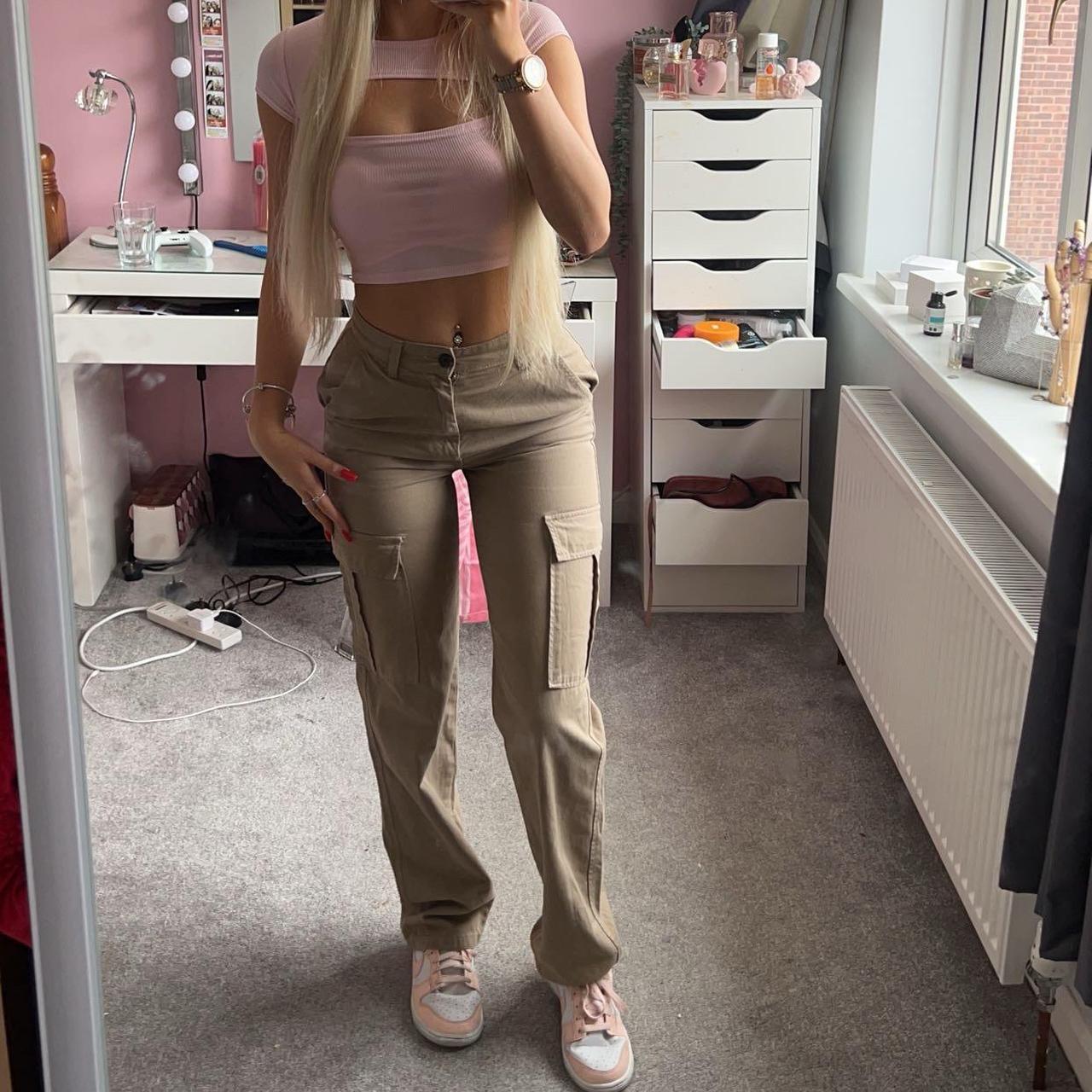 stradivarius cargos beige