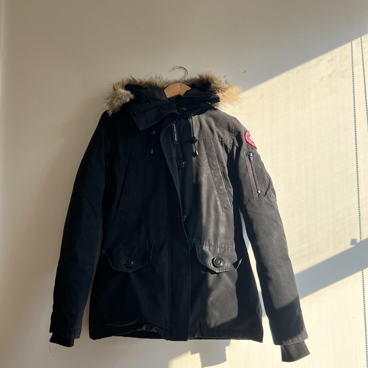 Canada Goose Women's Black Coat | Depop