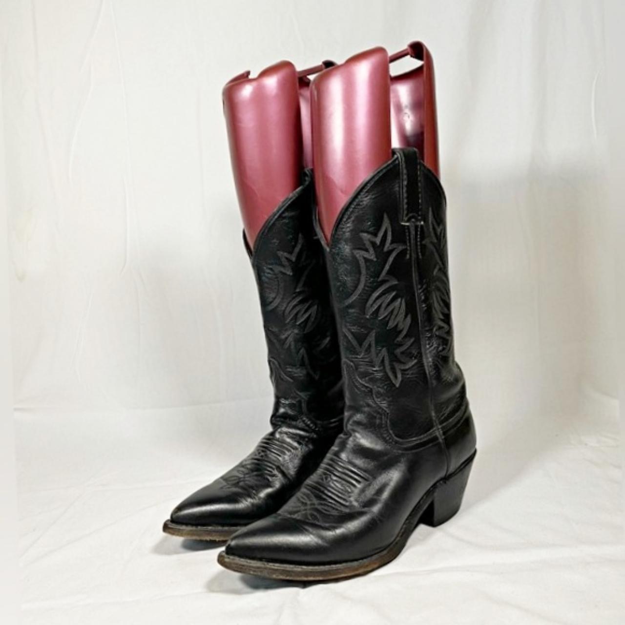 This pair of Justin Black Leather Cowgirl Western