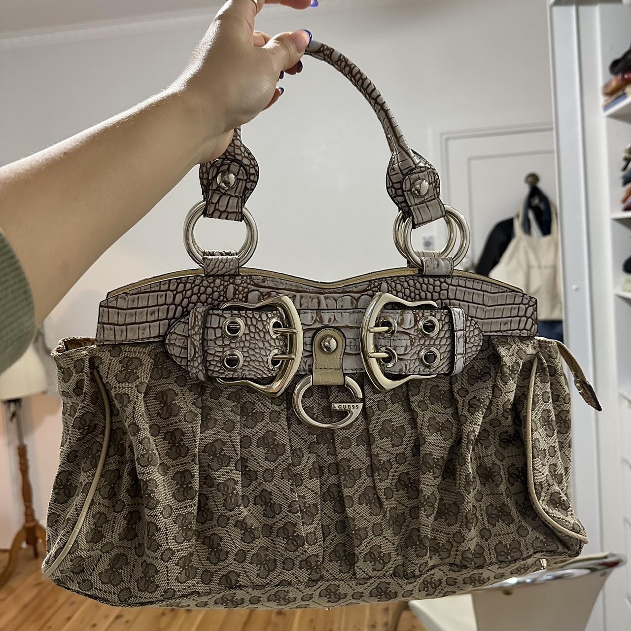 Guess bag clearance latest design