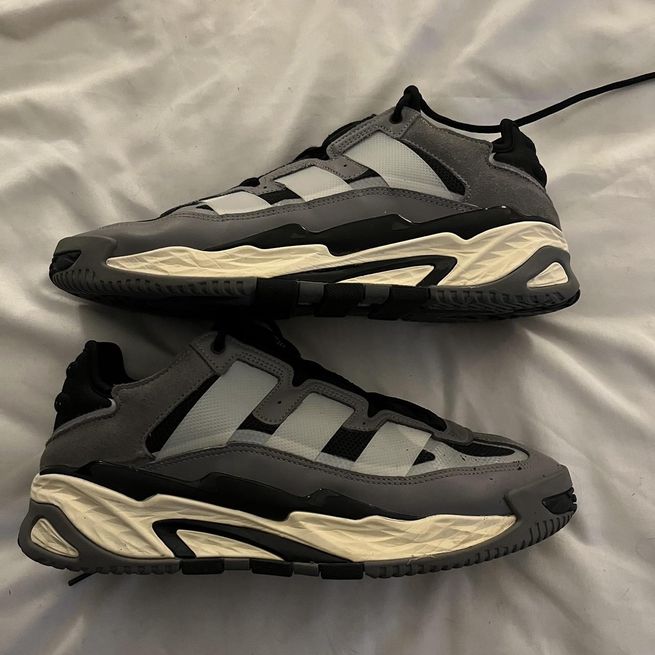 adidas originals niteball trainers in off white and black