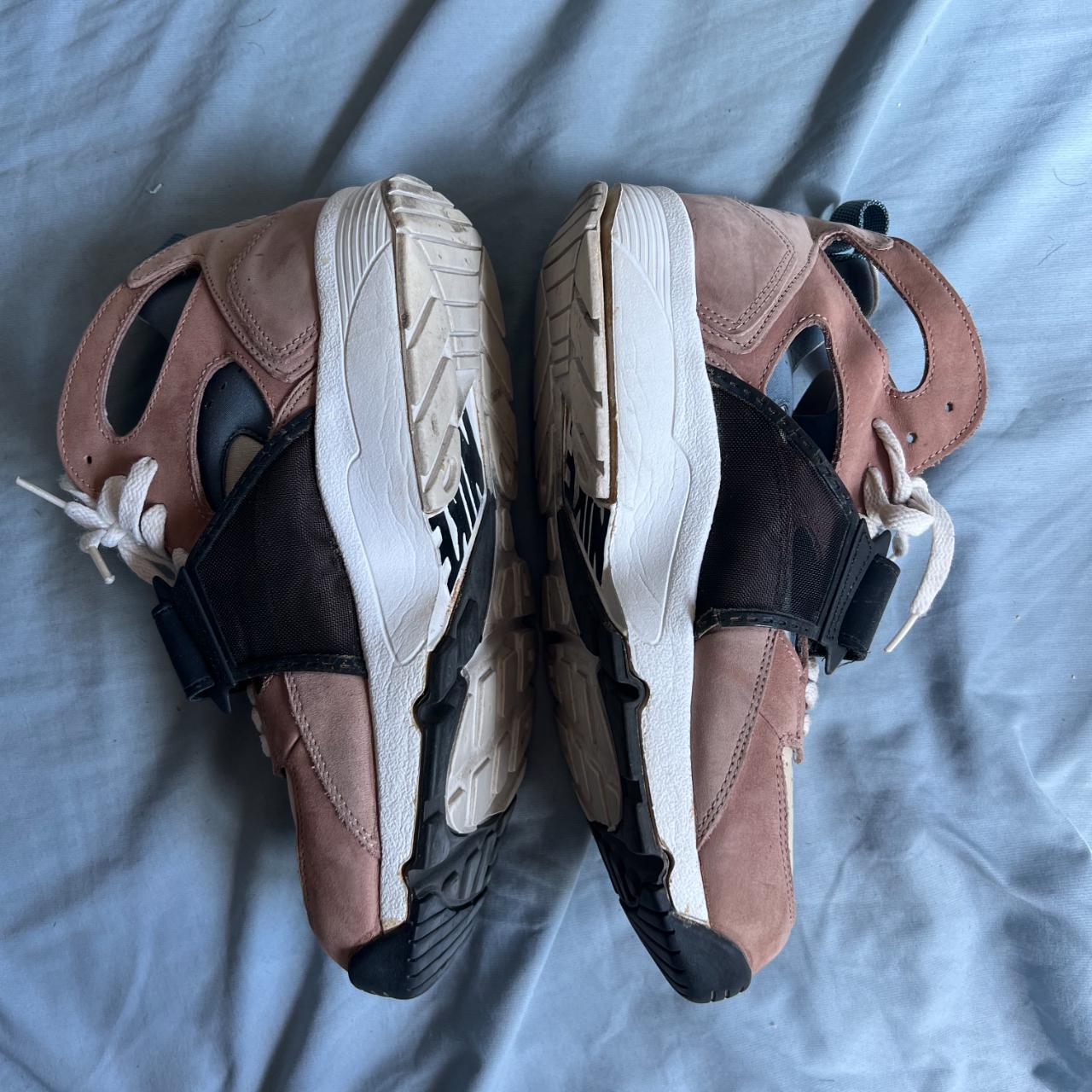 NIKE 2002 AIR TRAINER HUARACHE ESCAPE BISQUE 10 | Depop
