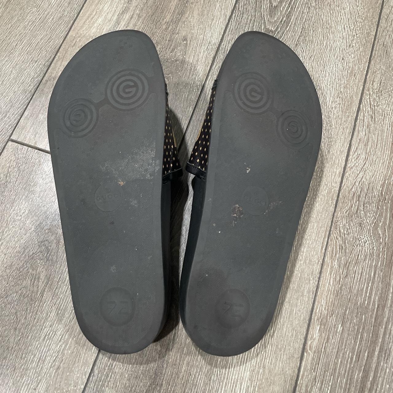 Gucci Women's Black and Gold Slides | Depop