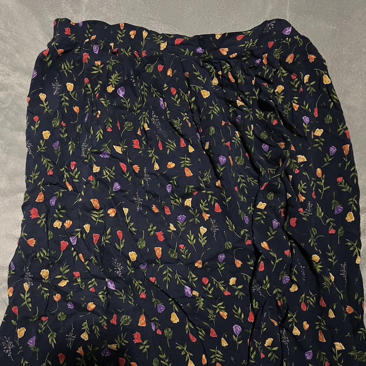 Sag harbor stretchy maxi skirt with floral print.... - Depop