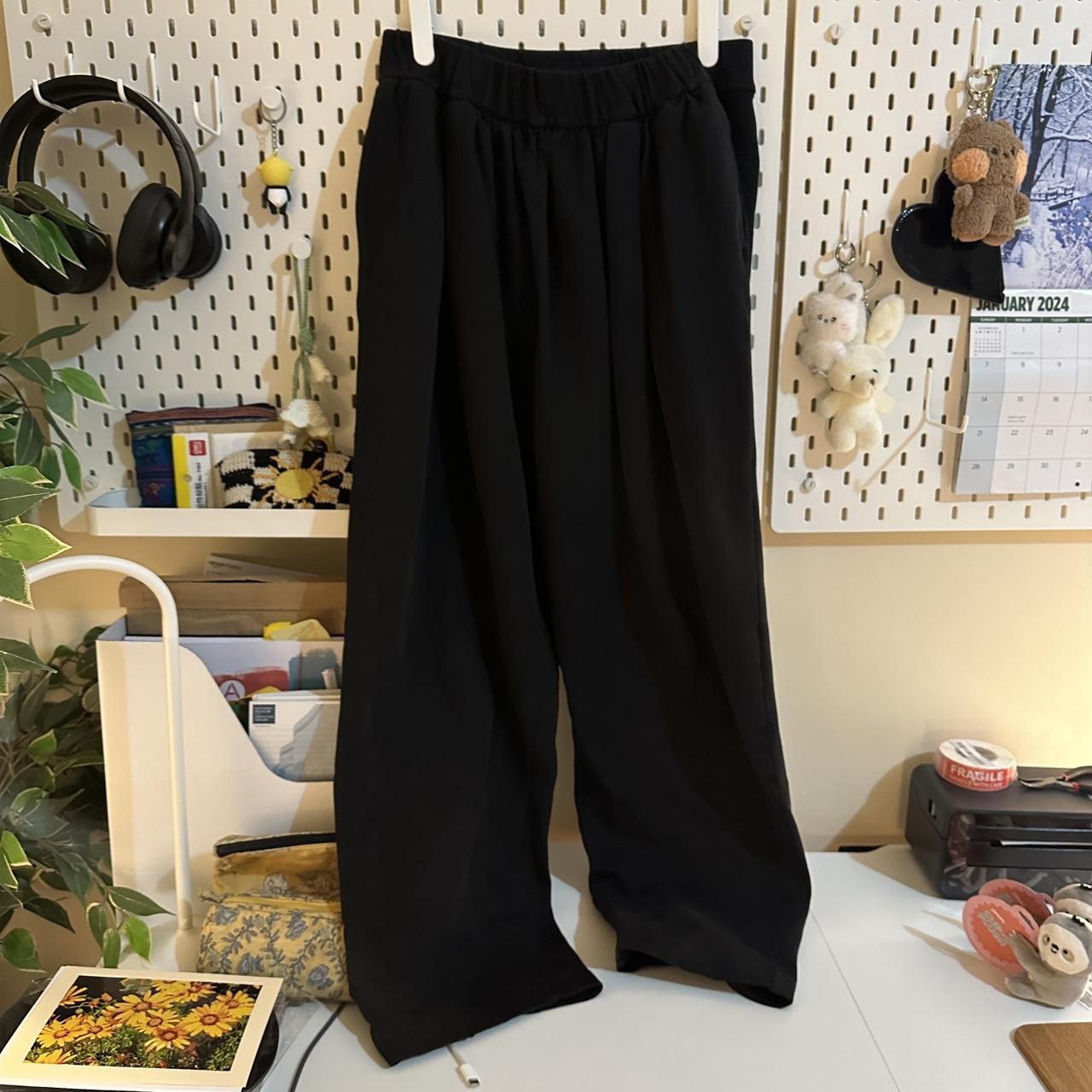 US L UNIQLO casual black sweats; worn a few times... - Depop