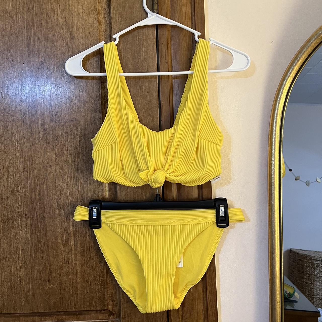 Hollister Bikini Set (can separate) Top Size... Depop