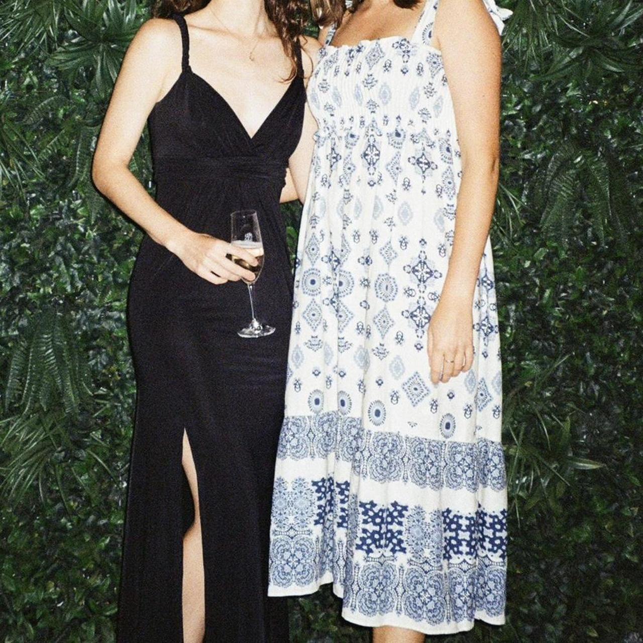 ‘Zara’ blue & white midi dress (linen & viscose... Depop