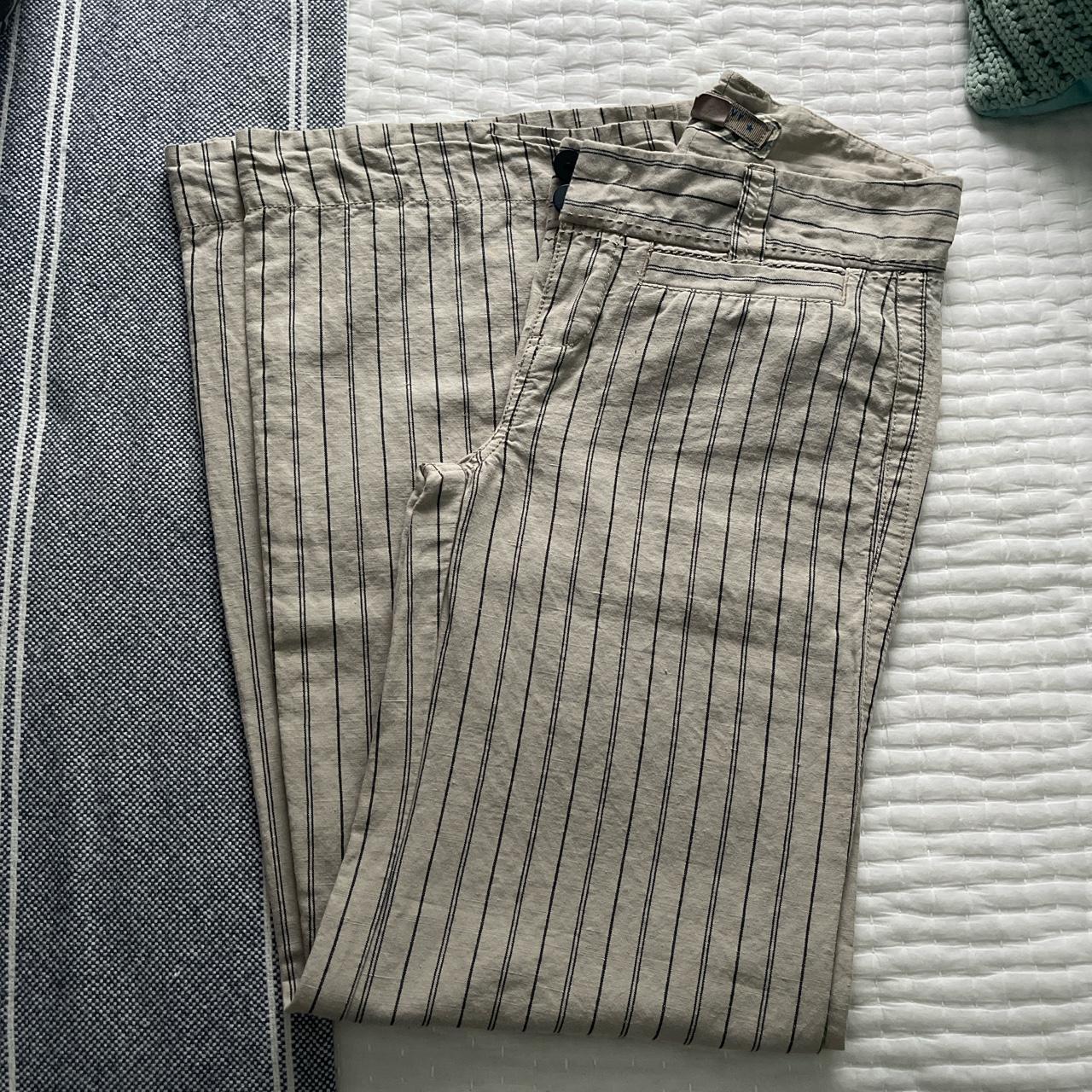 Low rise, flare pants From old navy, these were my... - Depop