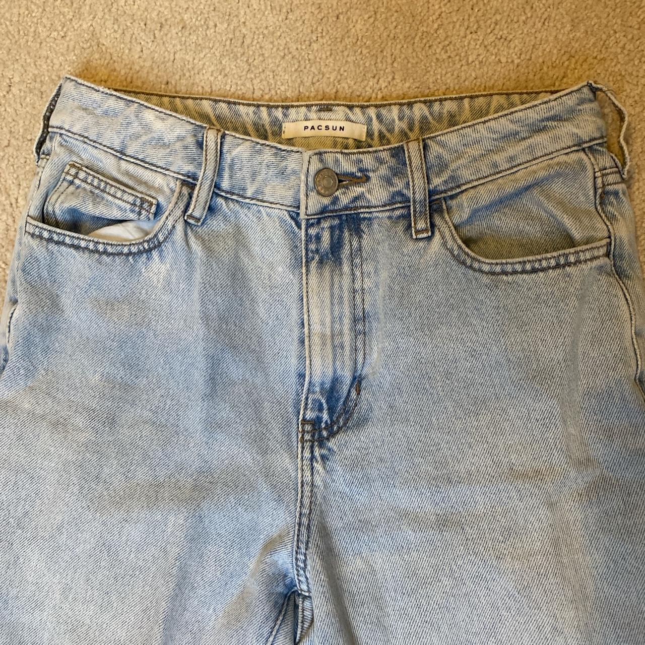 Pacsun mom jeans in a cute light wash! Size 27 - Depop