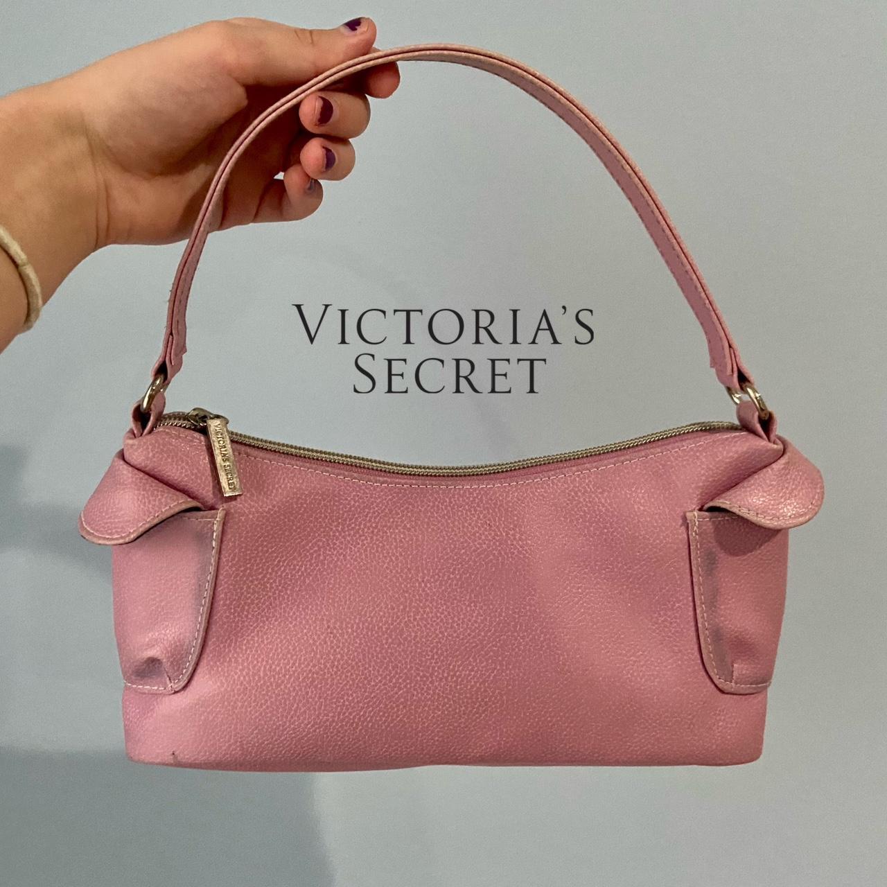 What's in my Victoria's Secret Mini Shoulder Bag 