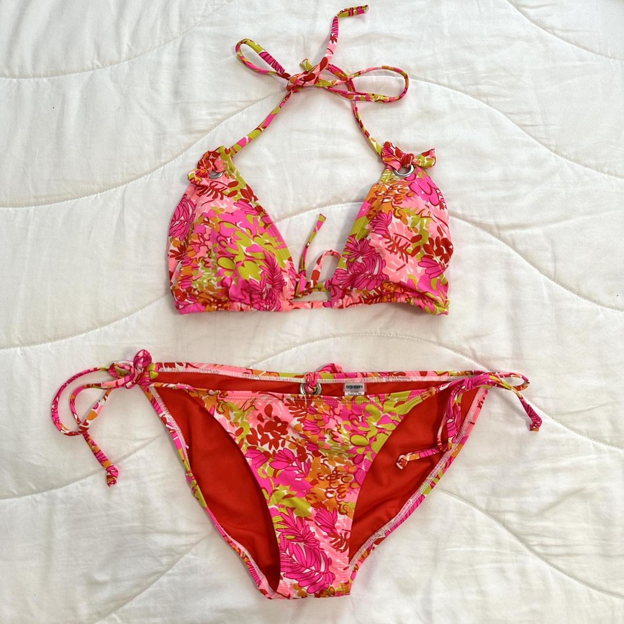 Old Navy Women's Multi Bikinis-and-tankini-sets | Depop