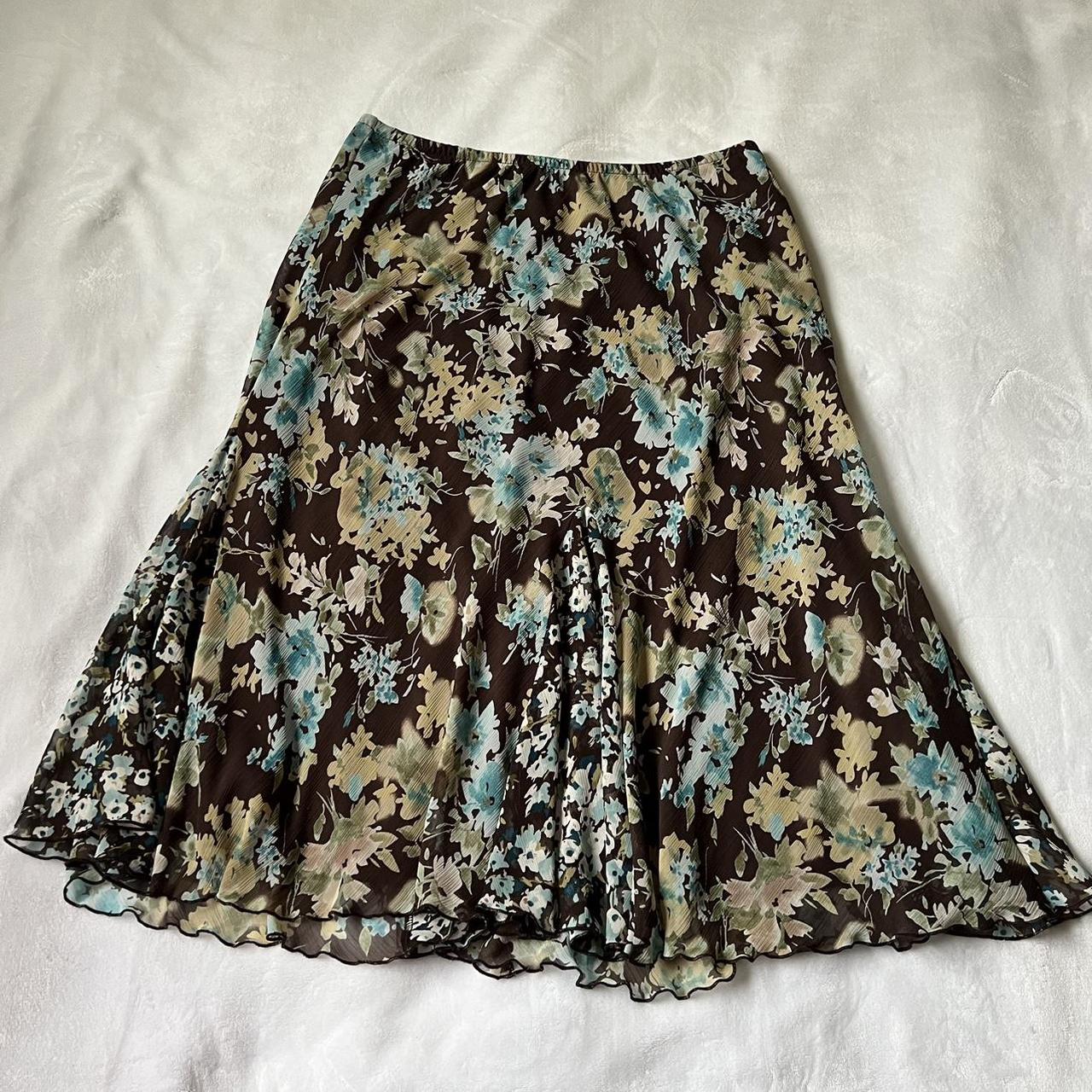 Briggs New York flower maxi skirt. Super cute... - Depop