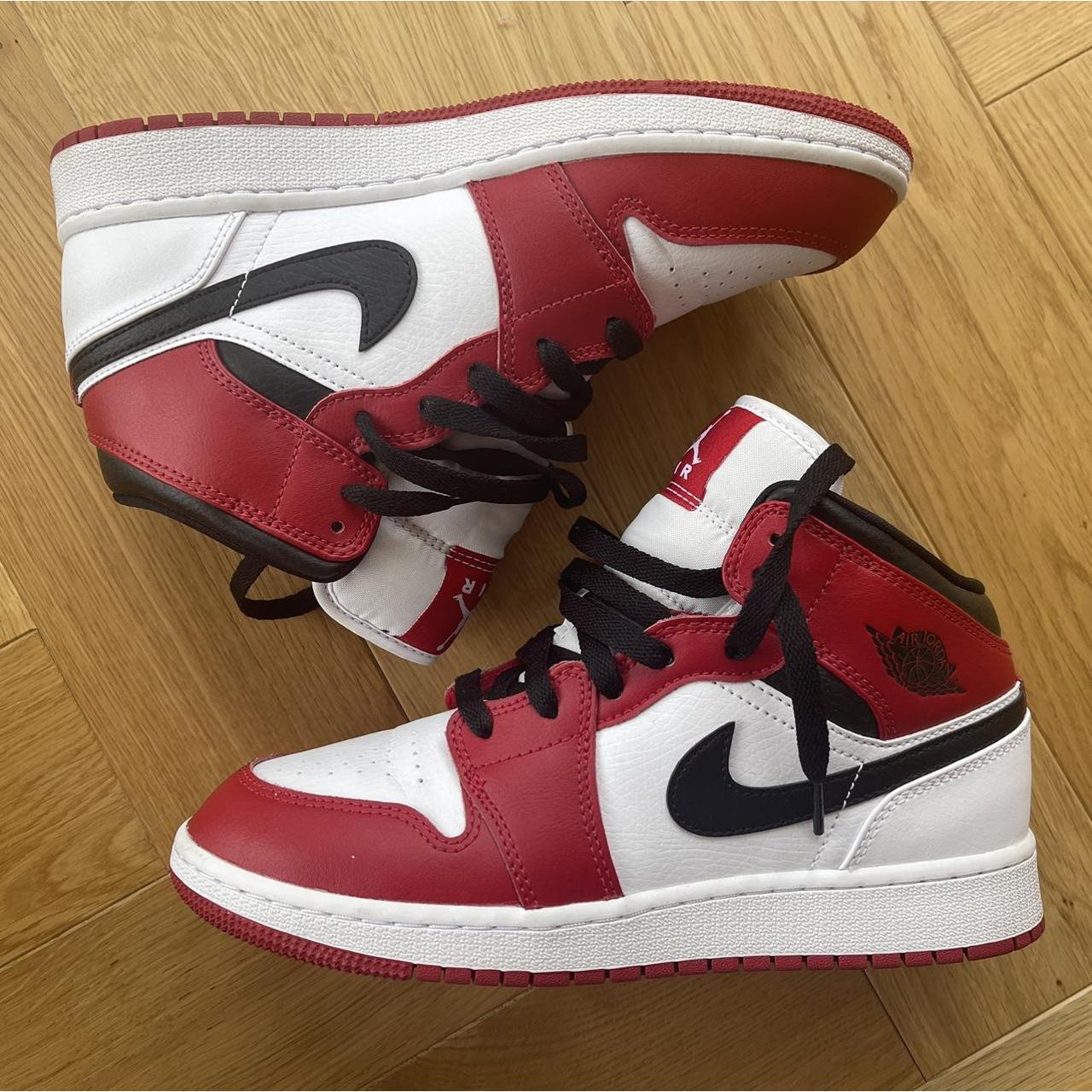 Air Jordan 1 Mid Chicago white toe (GS) size UK... Depop
