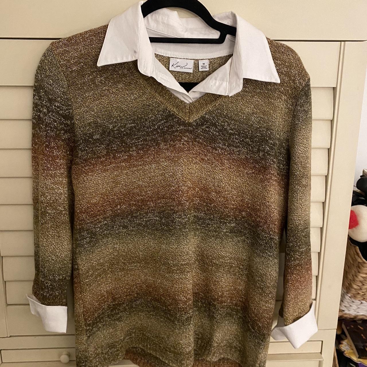 Sweater with built outlet in collar