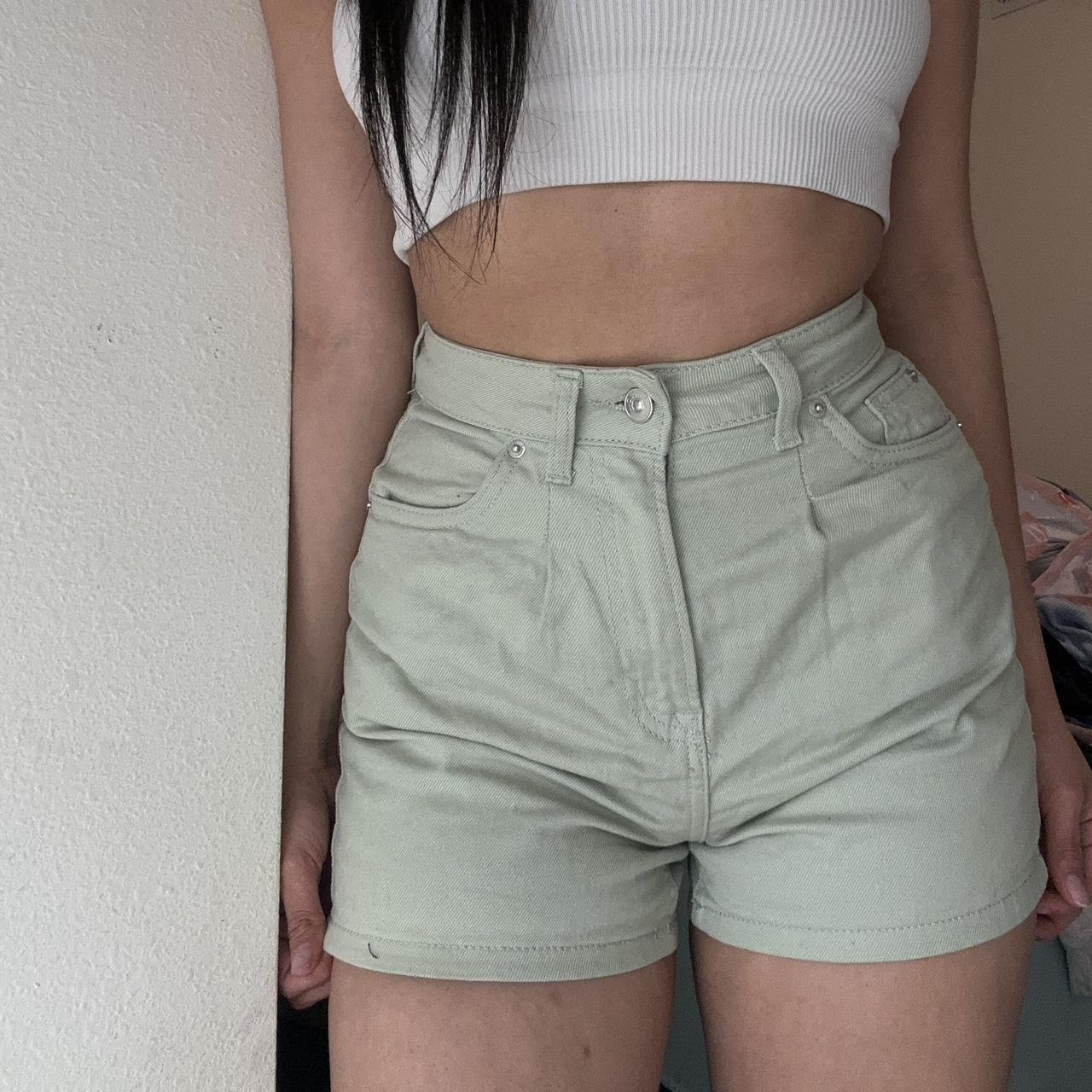 H&M Women's Green Shorts Depop