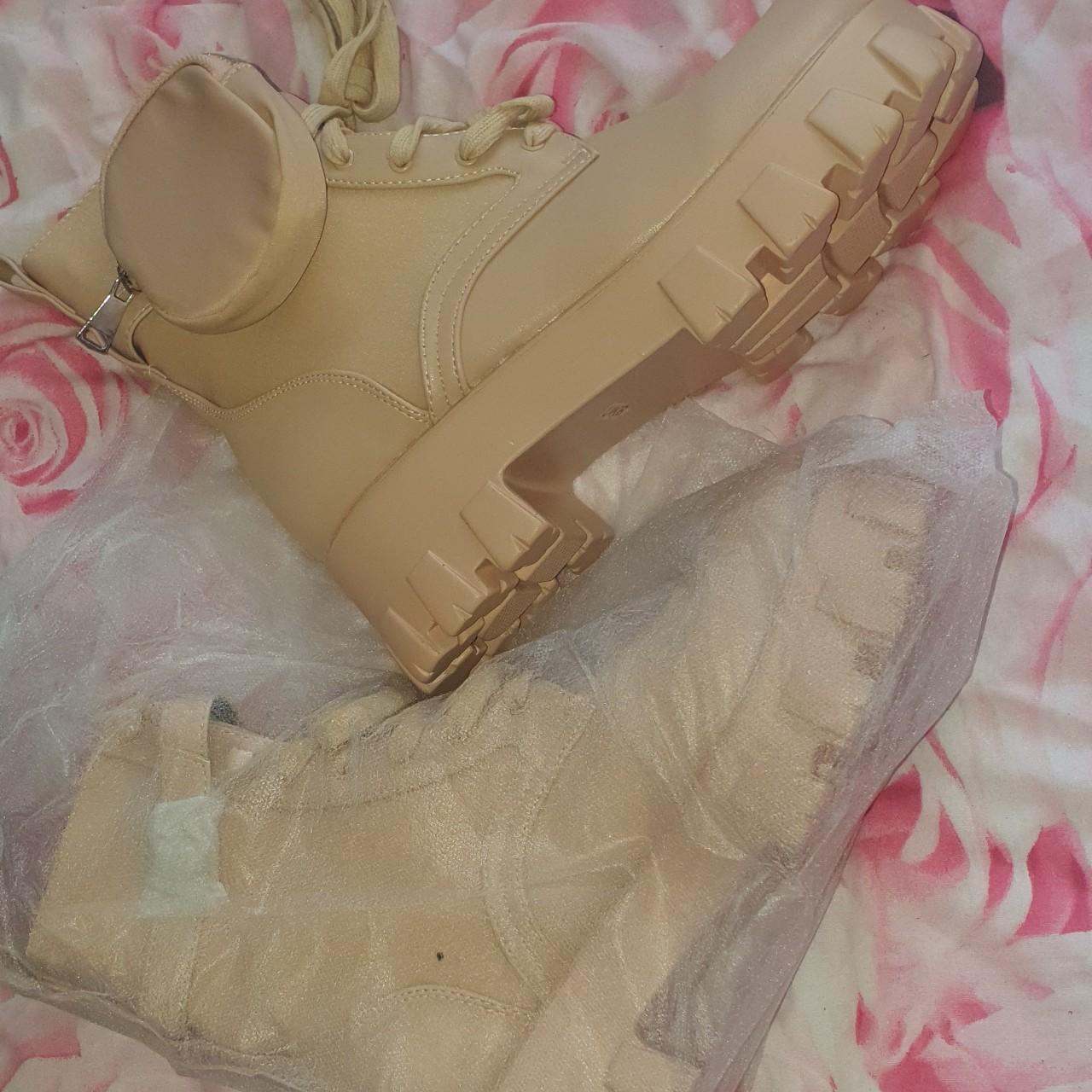 pocket boots beige