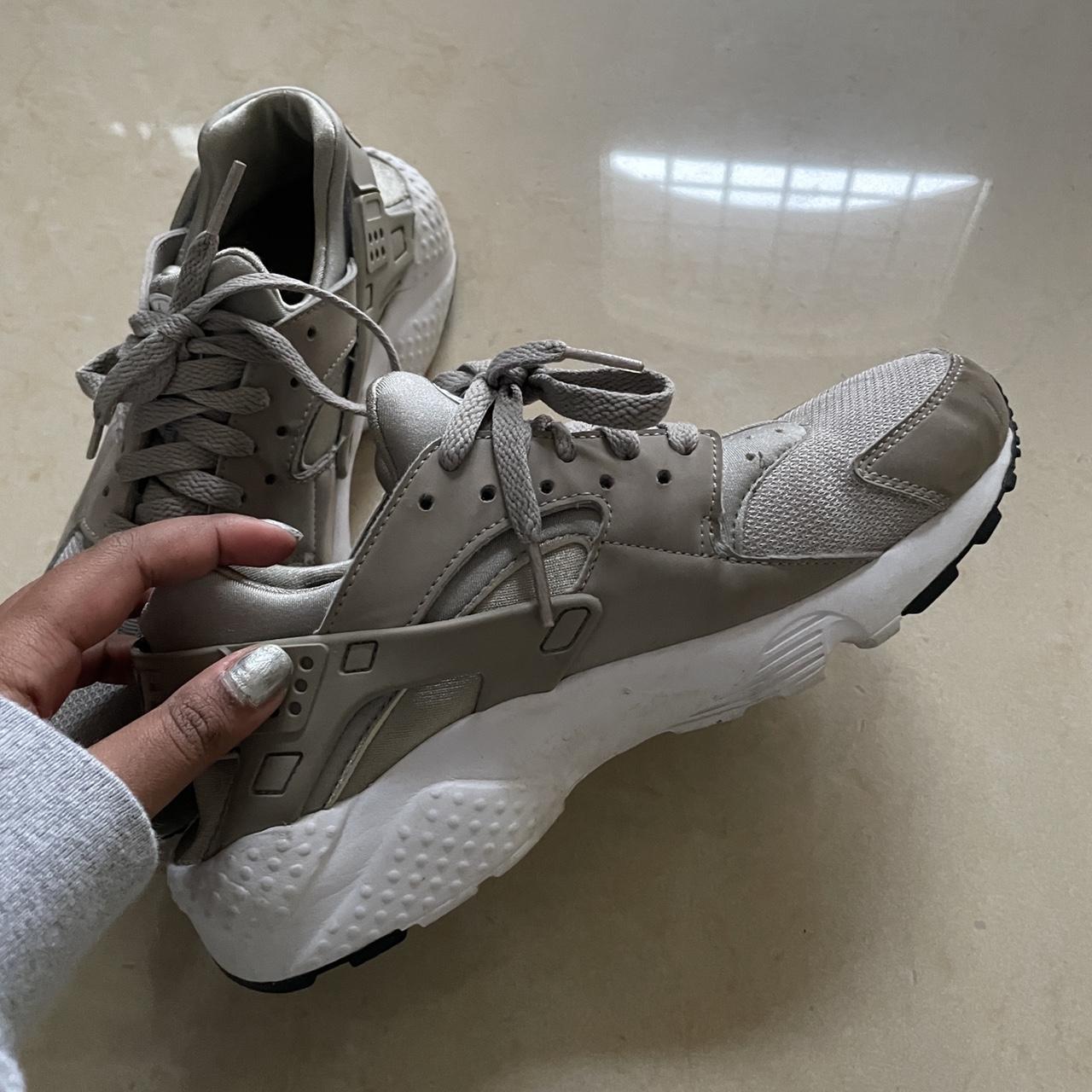 Grey huaraches store size 6