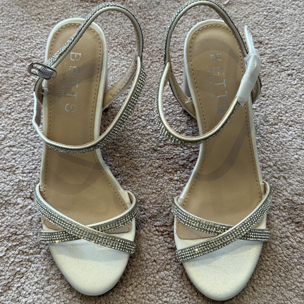 betts low heels