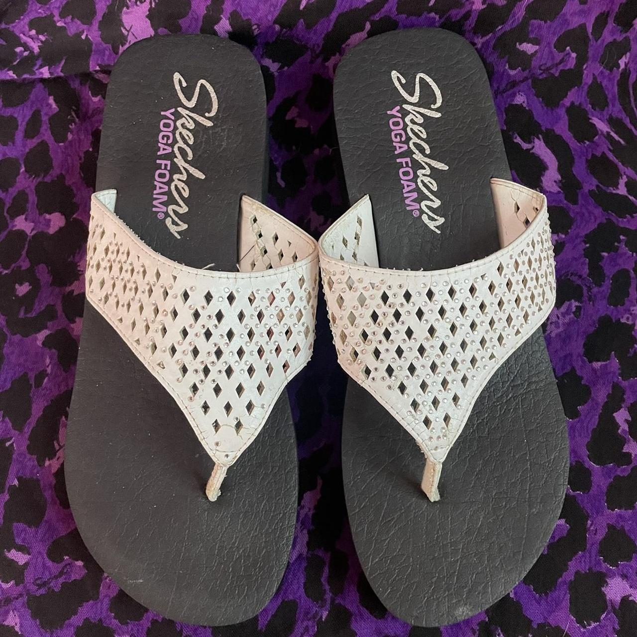 sketchers flip flops