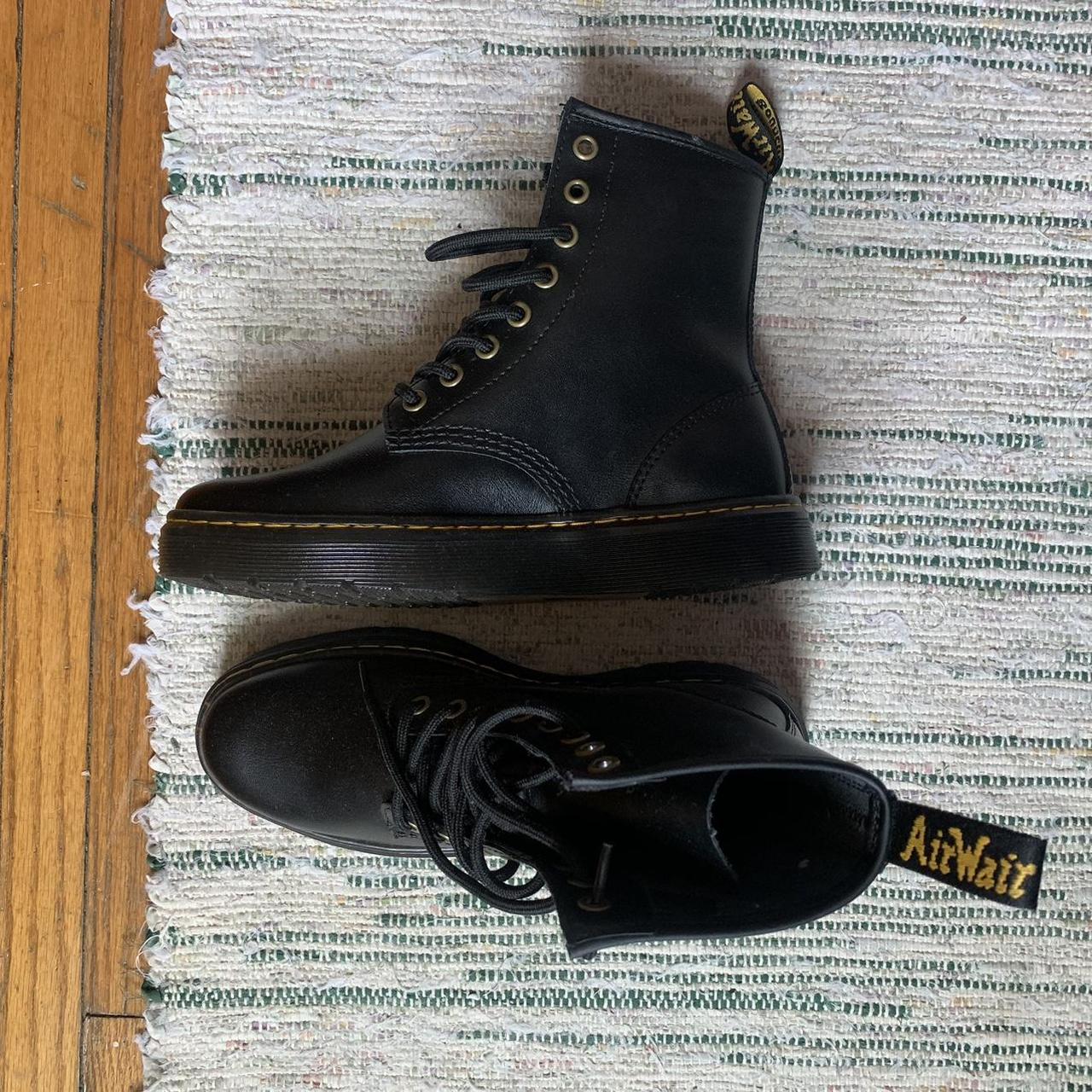 Flat bottom doc clearance martens