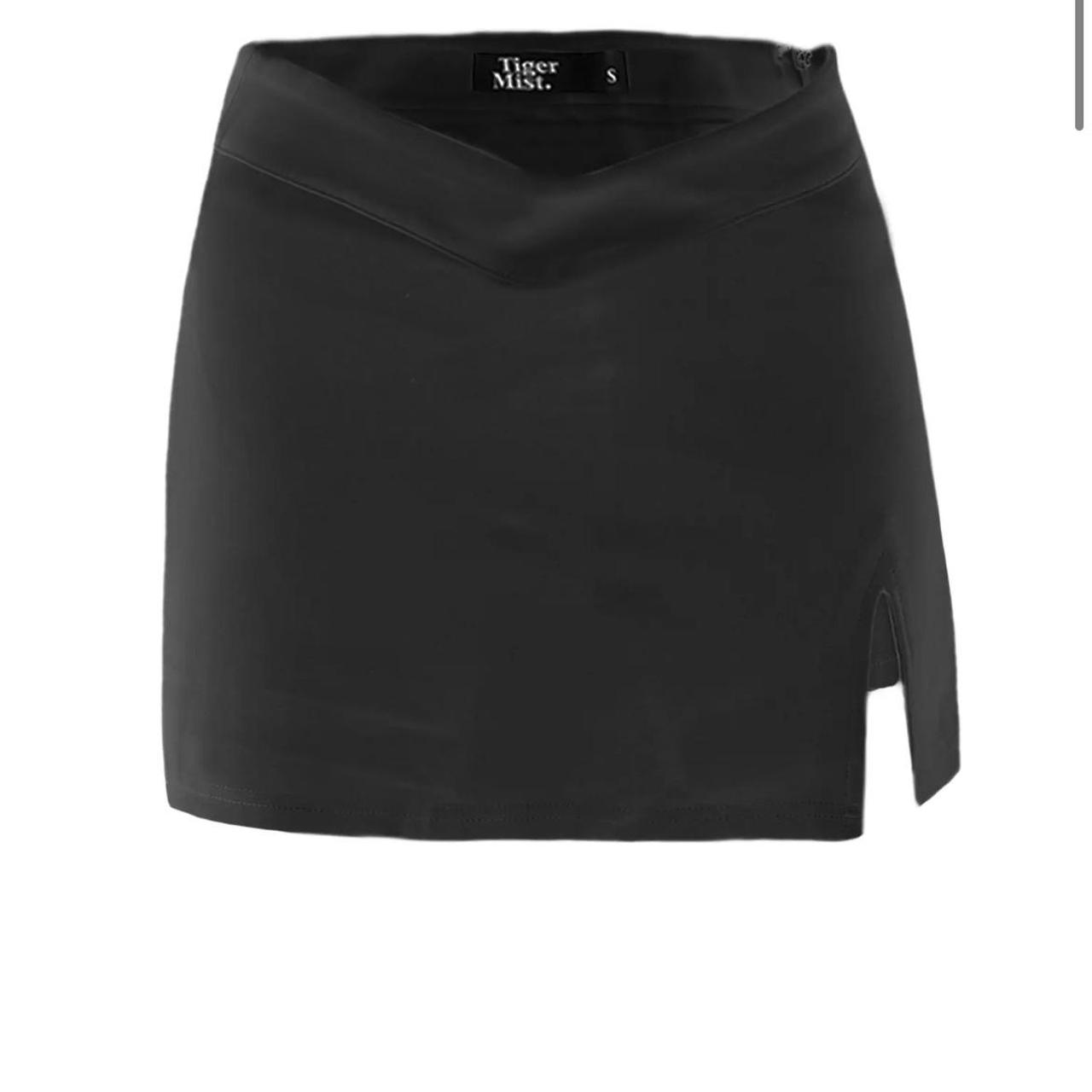 Tiger Mist Daphnie Skort size S —> stretchy Depop