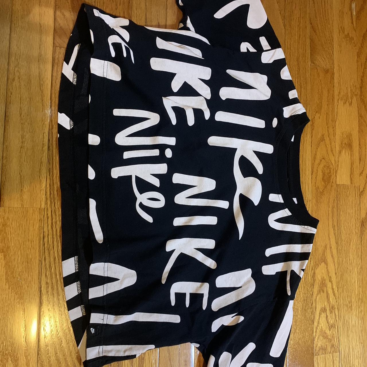 nike crop top beige