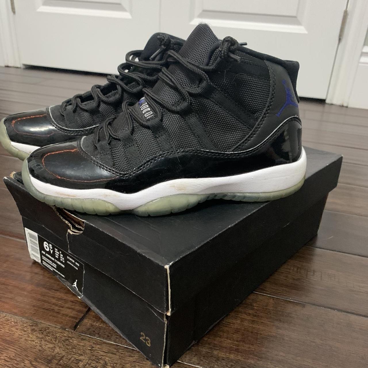 Jordan 11 space jams size 6.5Y fits 8W. Good