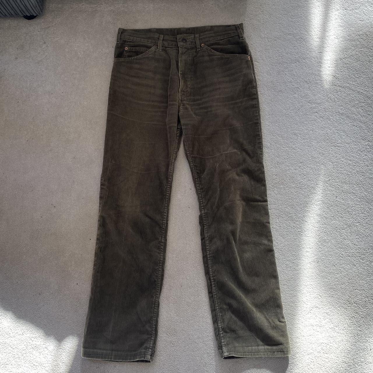 Levi's Women's Green Trousers | Depop