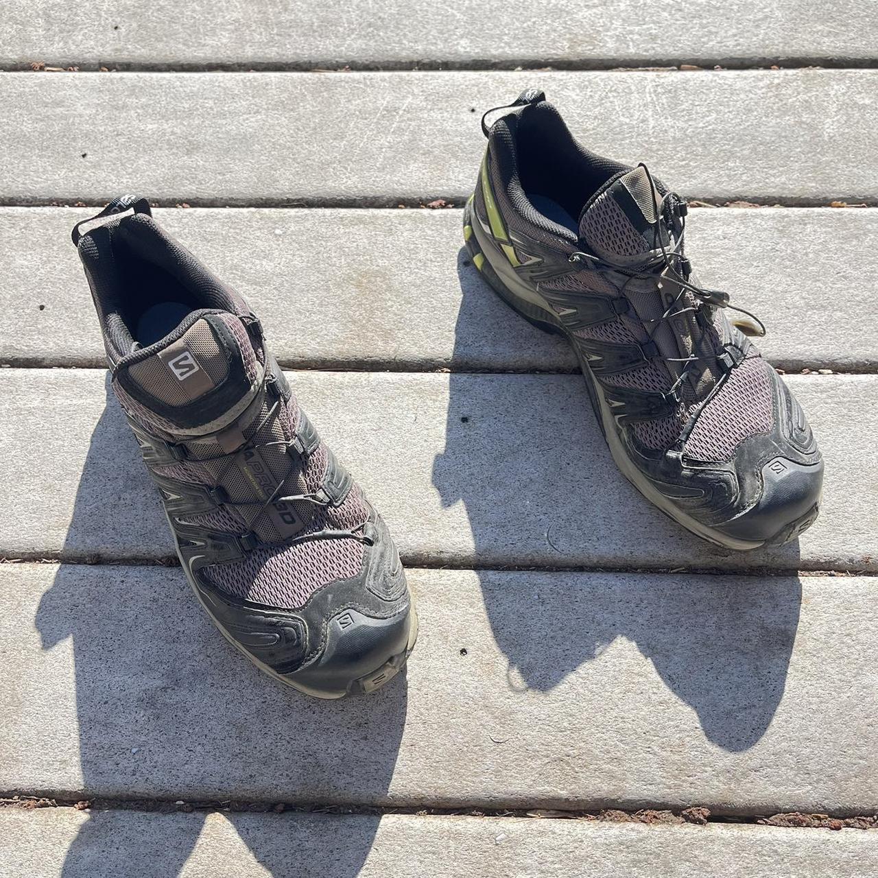 Salomon Men's Black and Green Trainers | Depop