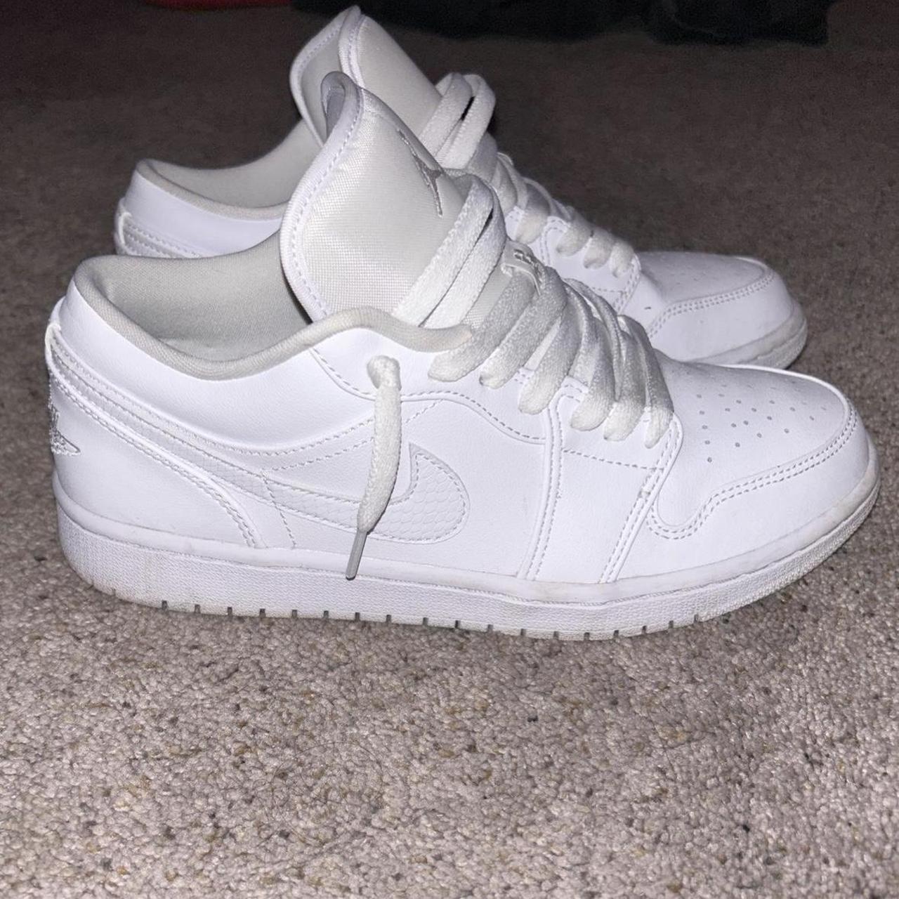 Nike Women's White Trainers | Depop