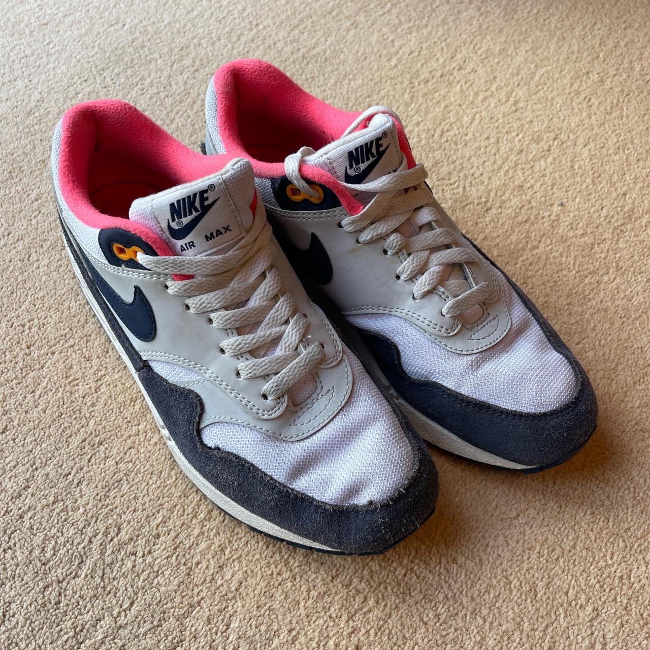 womens navy nike air max