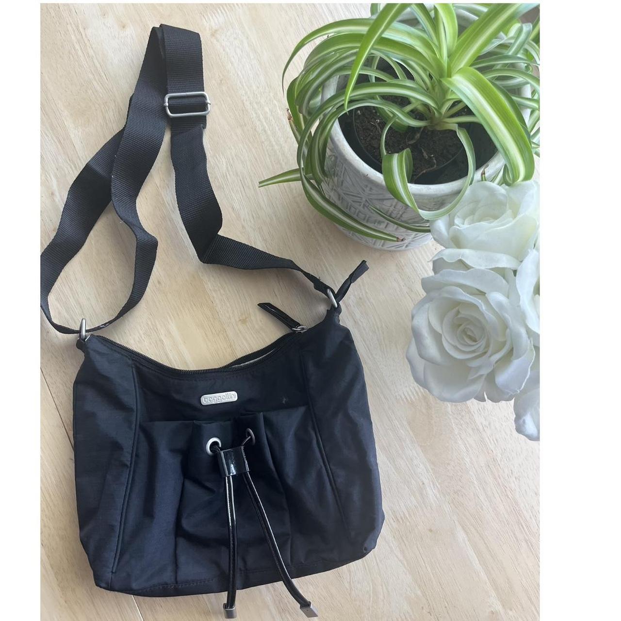 Baggallini Women's Black and Silver Bag | Depop
