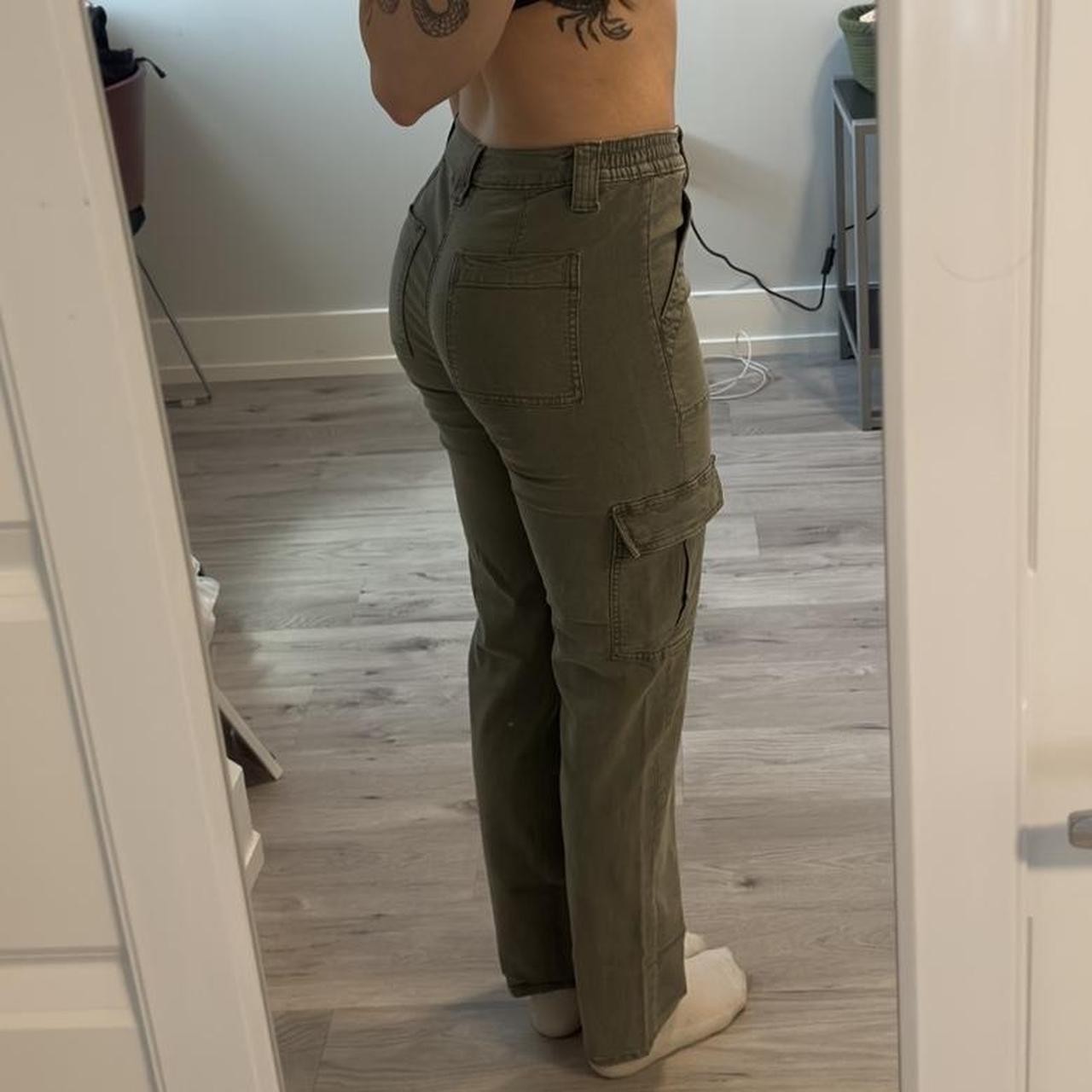 American Eagle Cargo pants size 2 but runs big... Depop