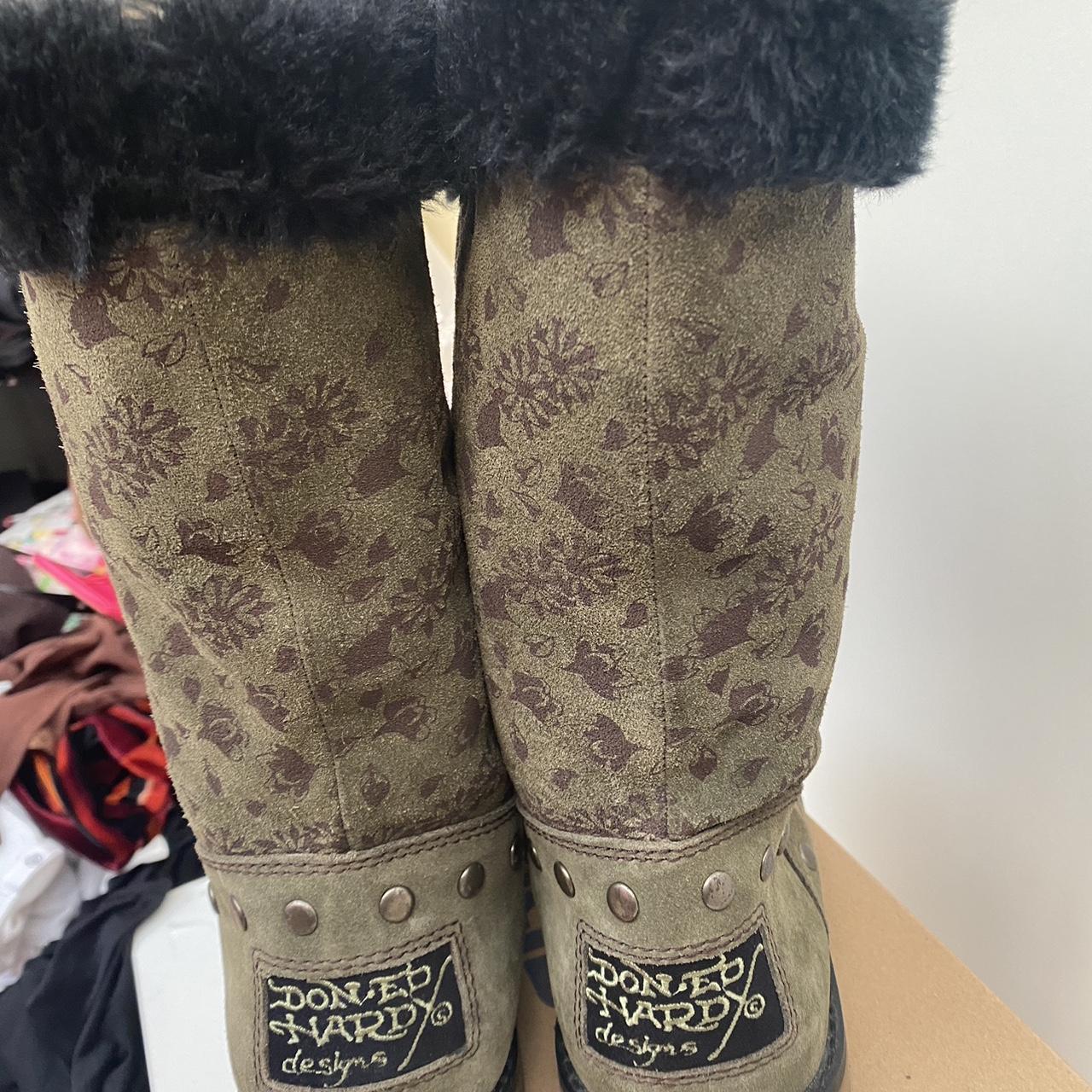 Ed hardy snow boots perfect condition these say size... - Depop